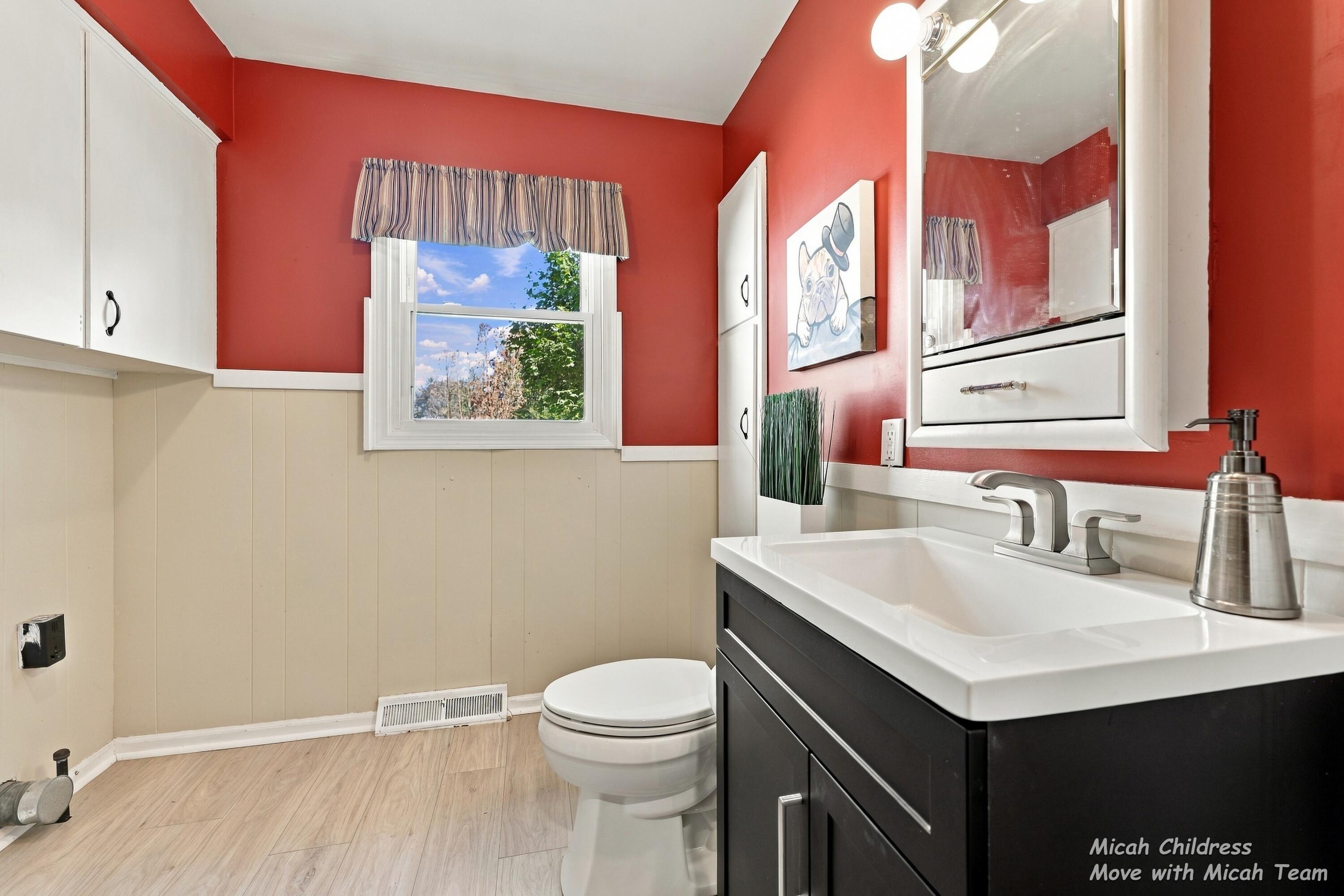 2016 Edgewood Avenue SE Grand Rapids MI 49546