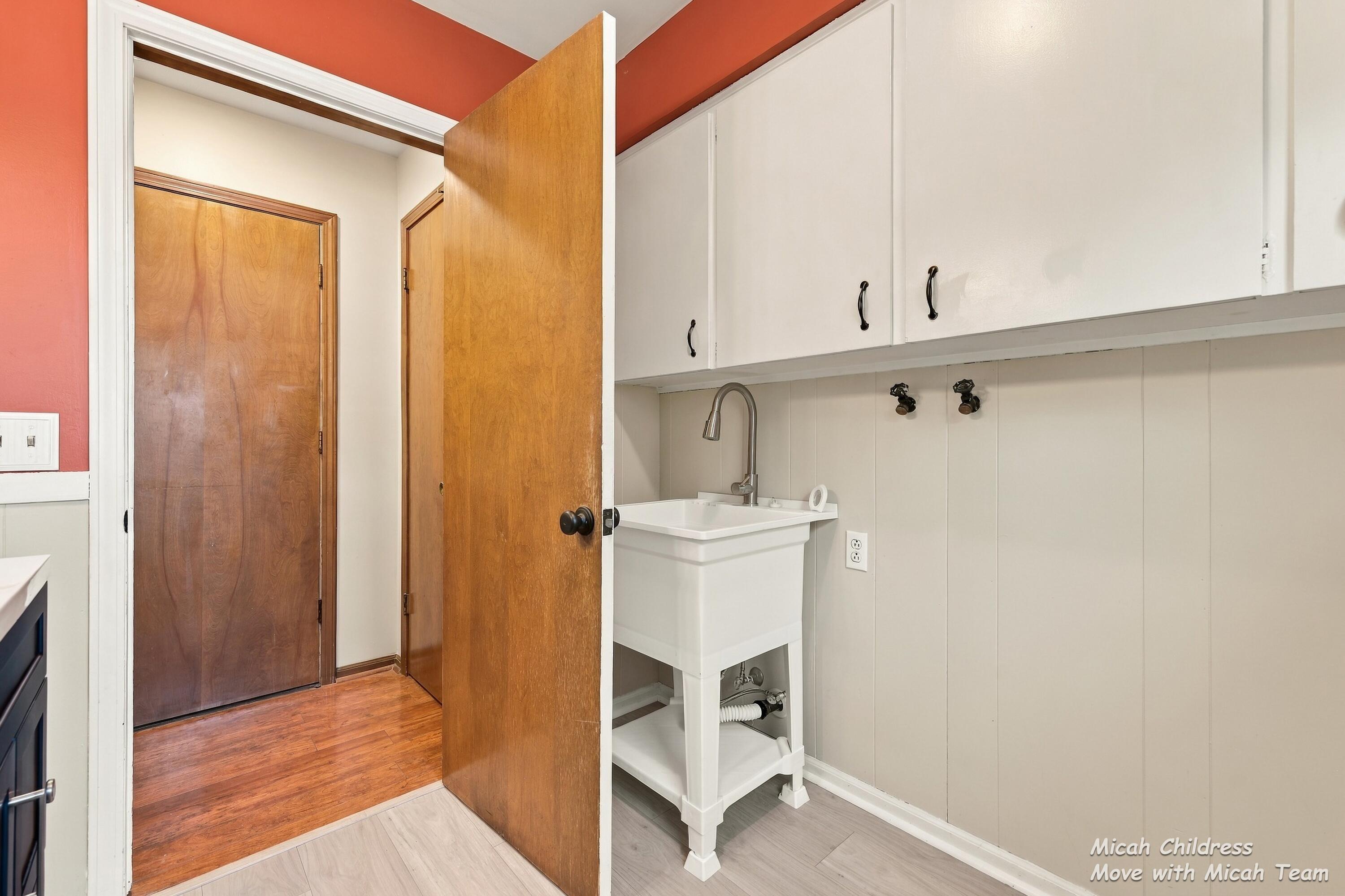 2016 Edgewood Avenue SE Grand Rapids MI 49546