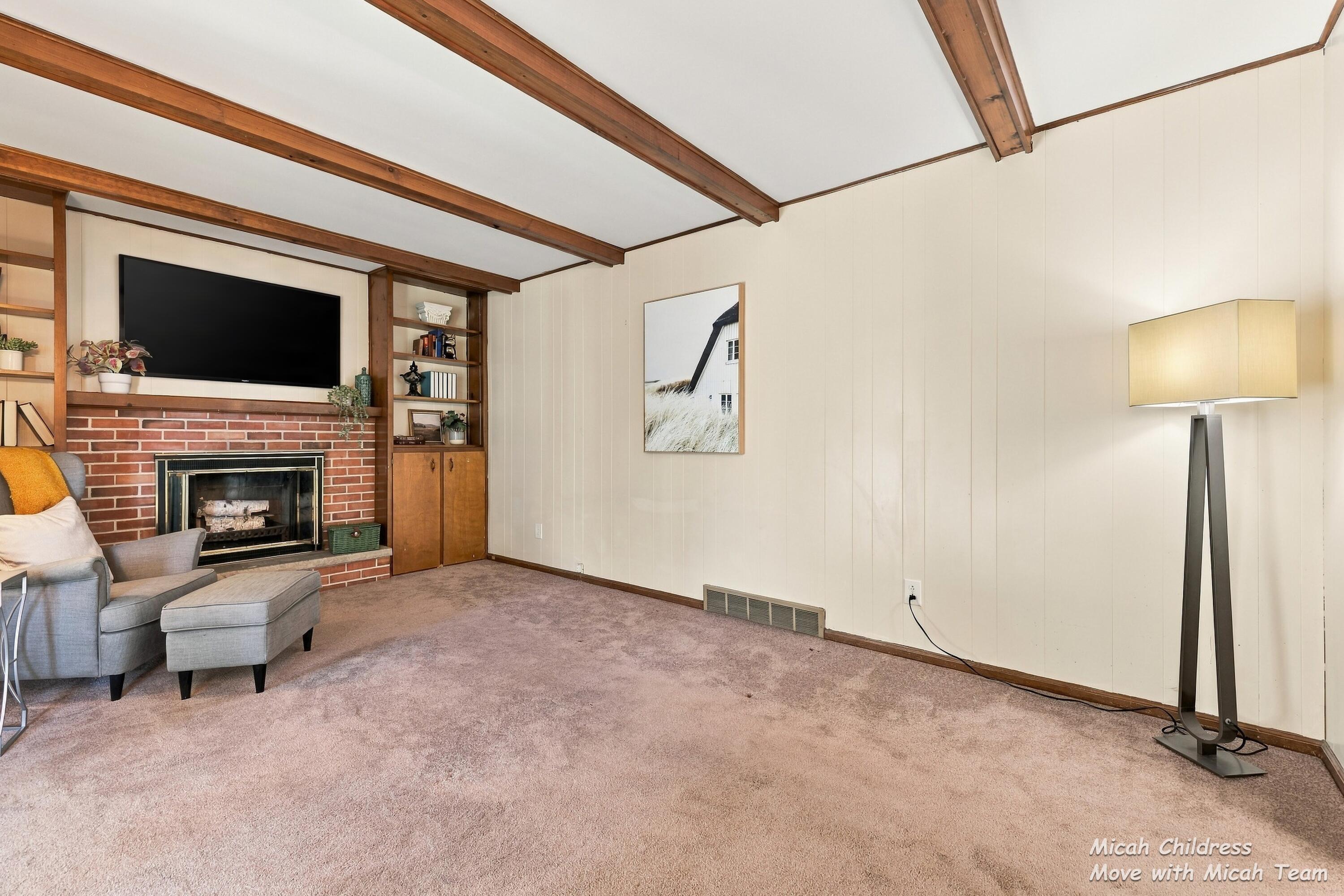2016 Edgewood Avenue SE Grand Rapids MI 49546