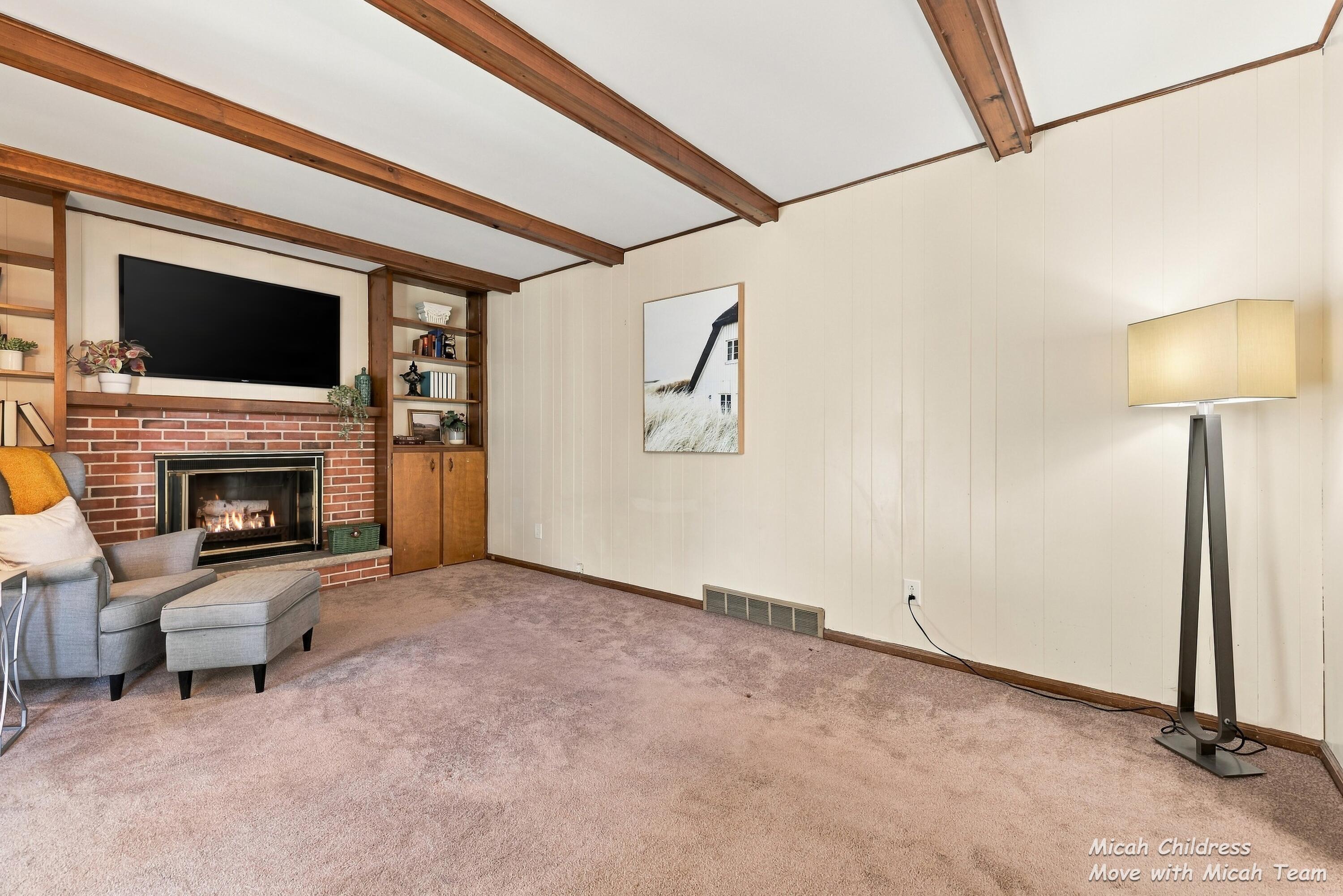 2016 Edgewood Avenue SE Grand Rapids MI 49546