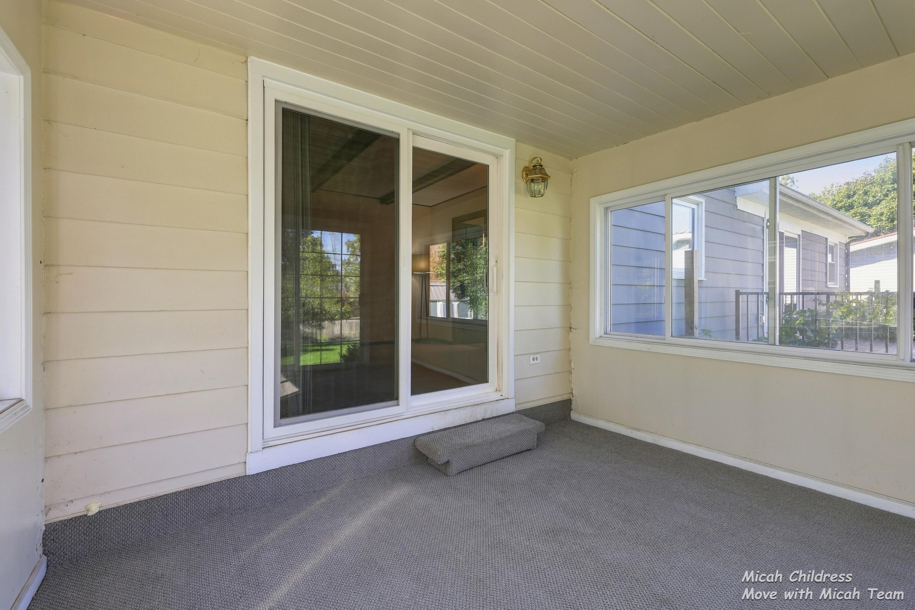 2016 Edgewood Avenue SE Grand Rapids MI 49546