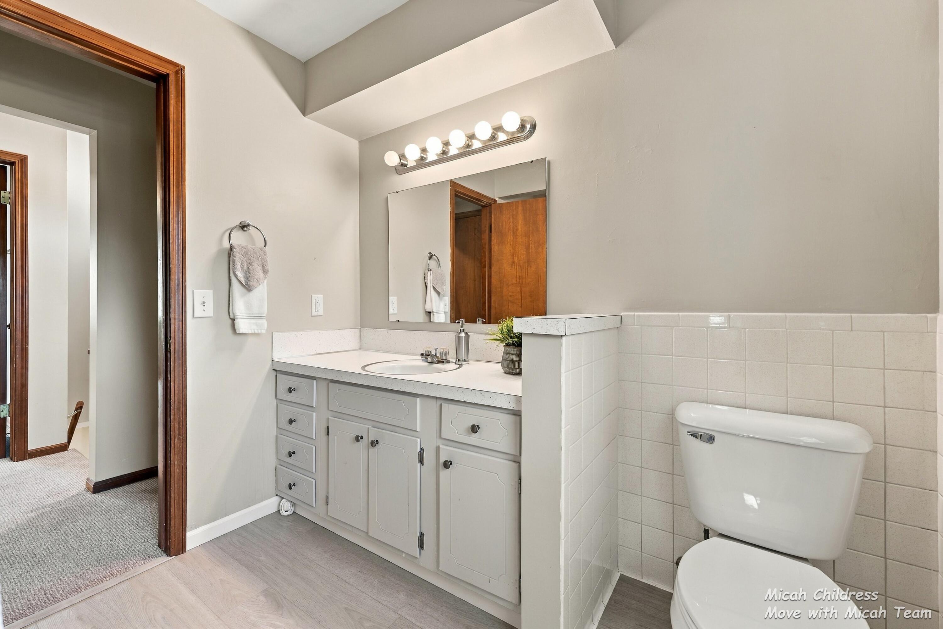 2016 Edgewood Avenue SE Grand Rapids MI 49546