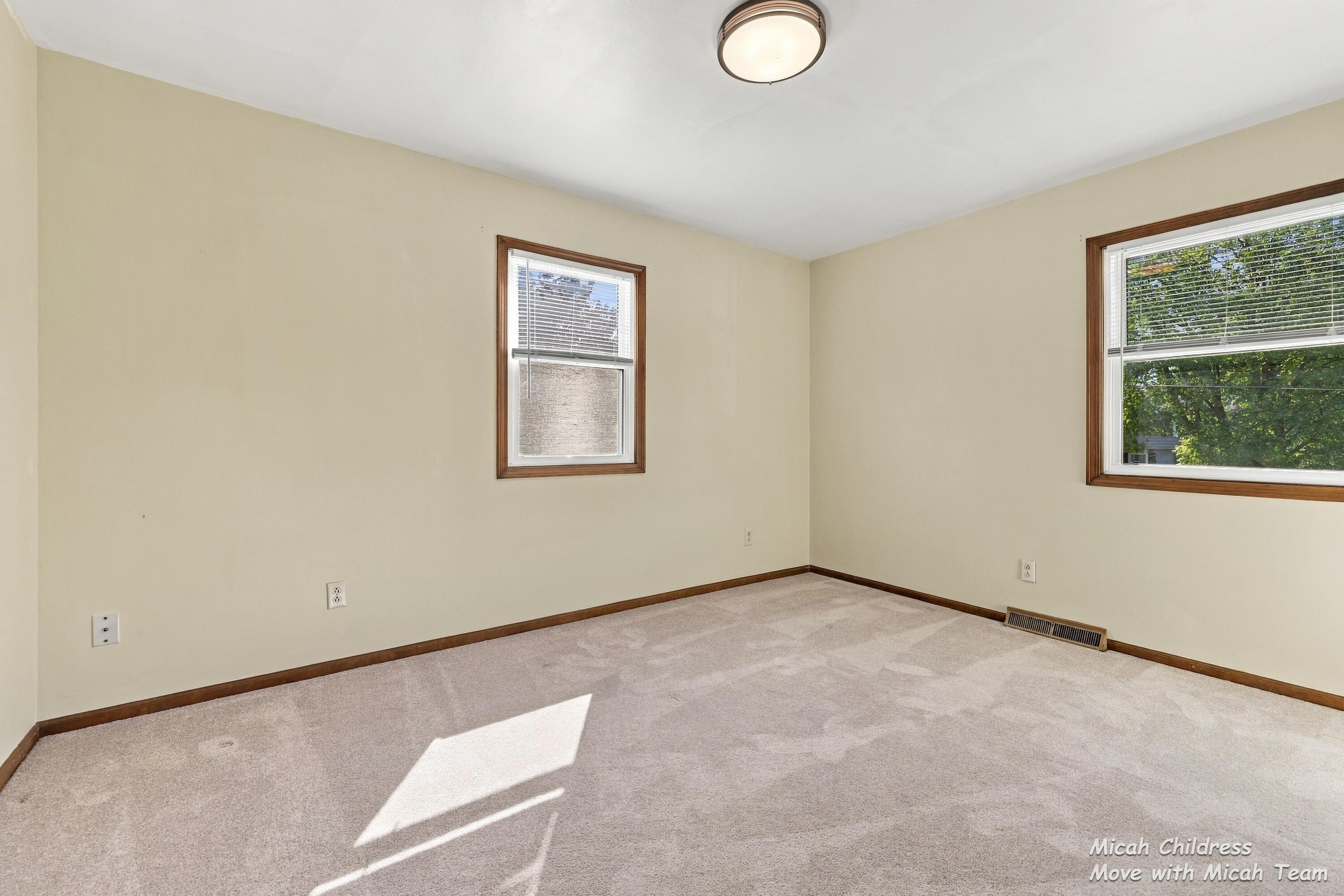 2016 Edgewood Avenue SE Grand Rapids MI 49546