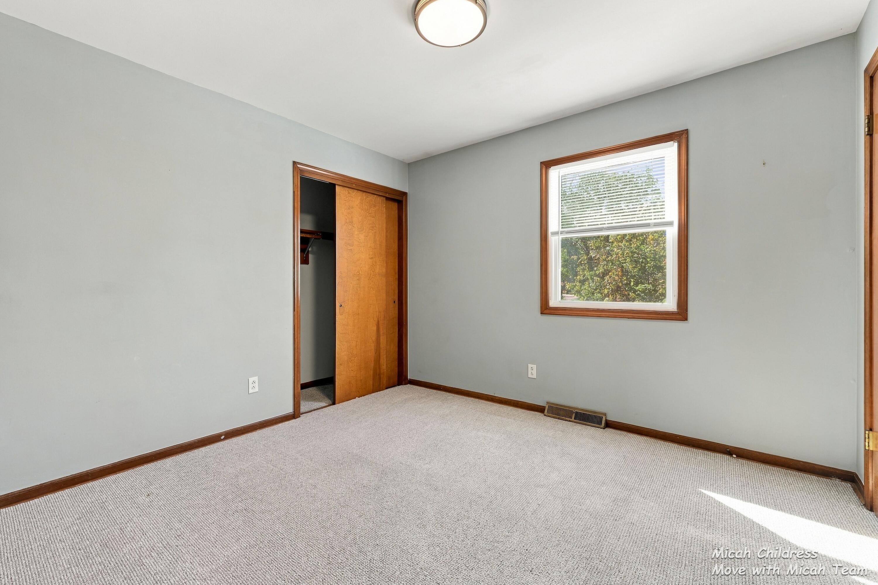2016 Edgewood Avenue SE Grand Rapids MI 49546