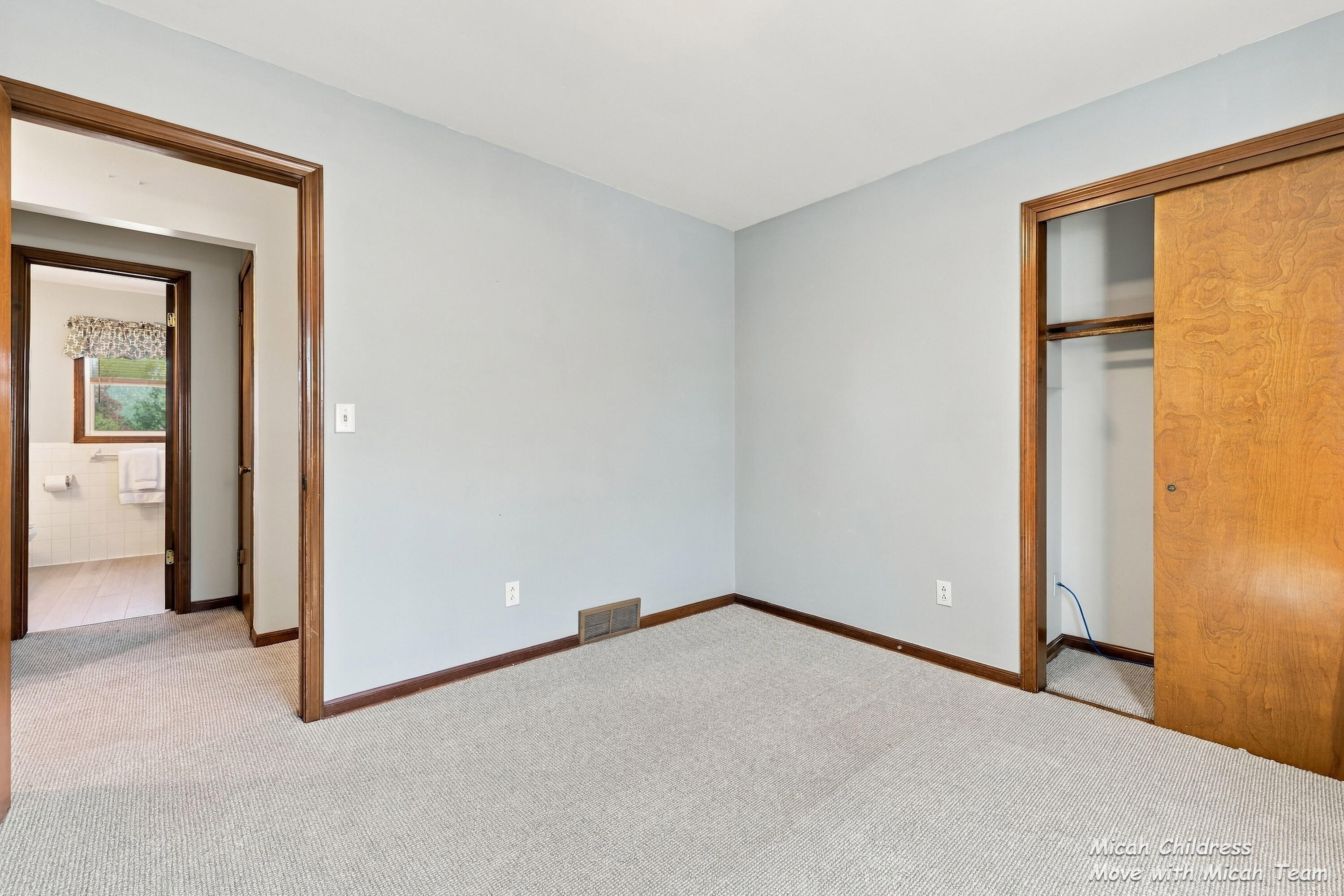 2016 Edgewood Avenue SE Grand Rapids MI 49546
