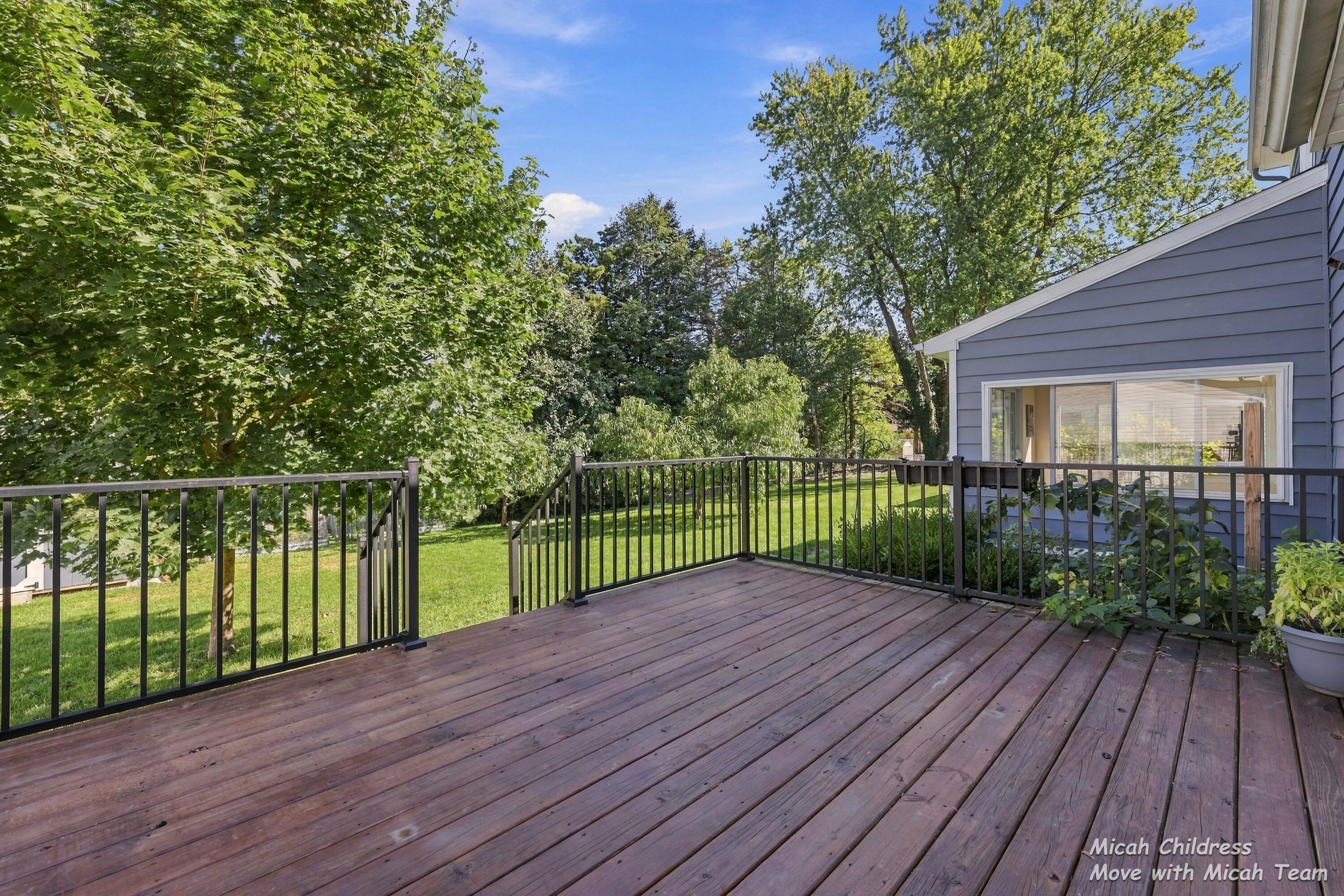 2016 Edgewood Avenue SE Grand Rapids MI 49546