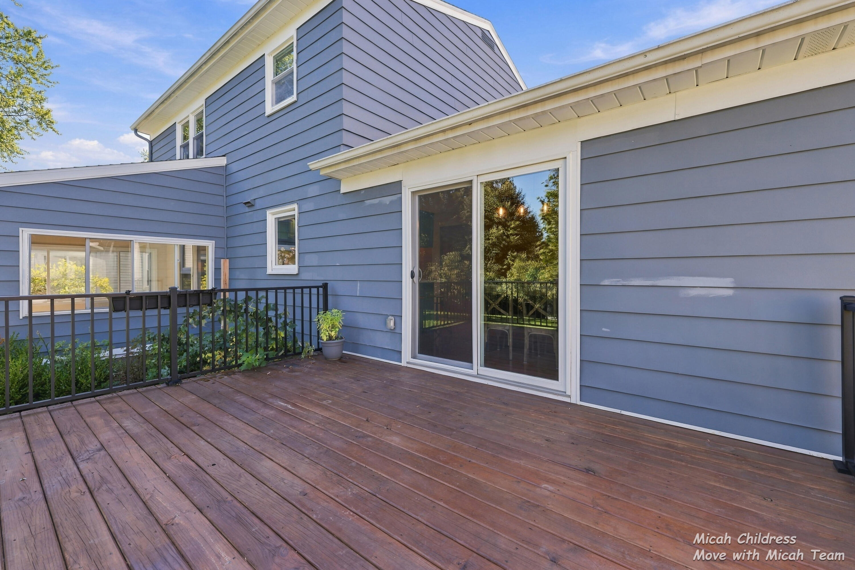 2016 Edgewood Avenue SE Grand Rapids MI 49546
