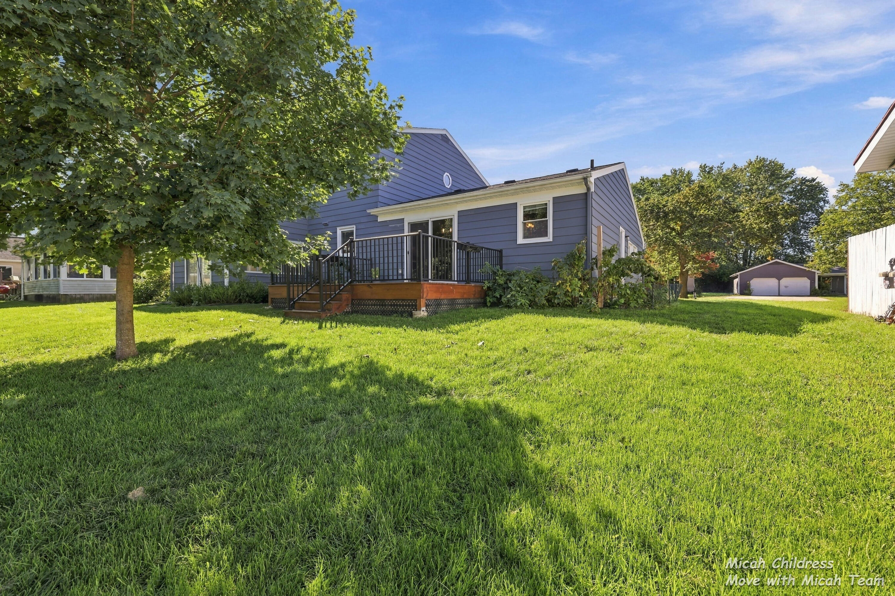 2016 Edgewood Avenue SE Grand Rapids MI 49546