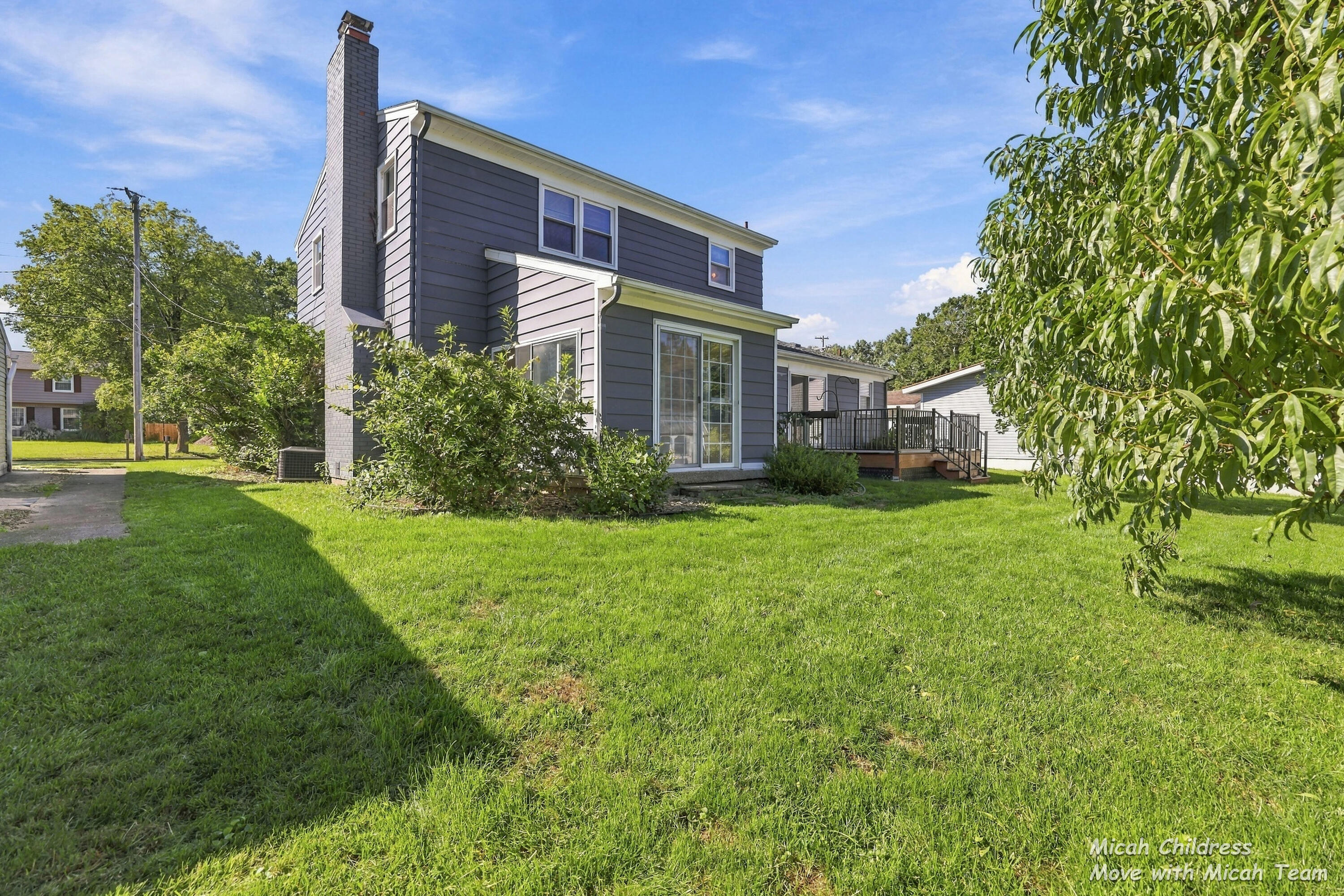 2016 Edgewood Avenue SE Grand Rapids MI 49546