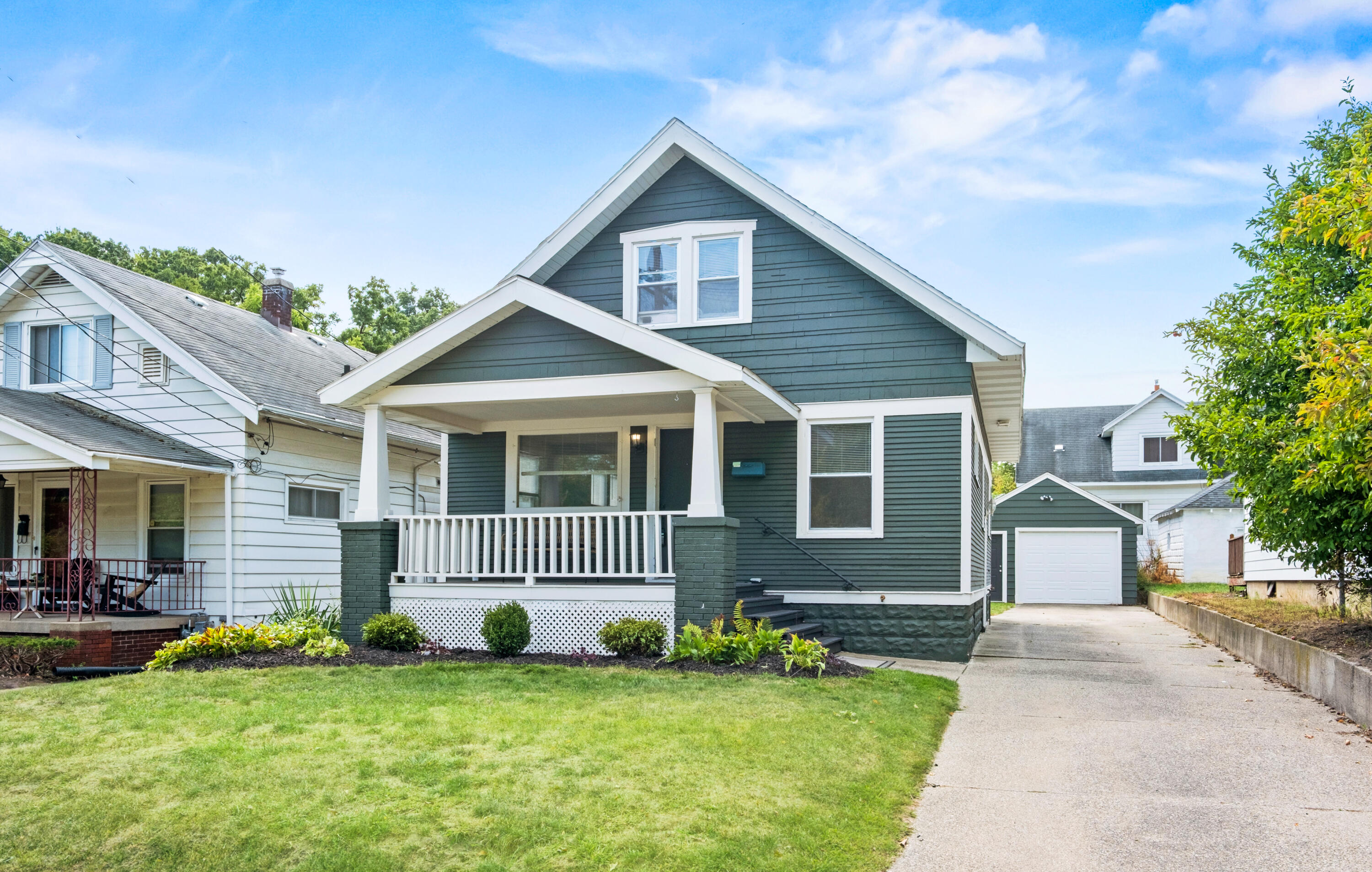 1462 Walker Avenue NW Grand Rapids MI 49504