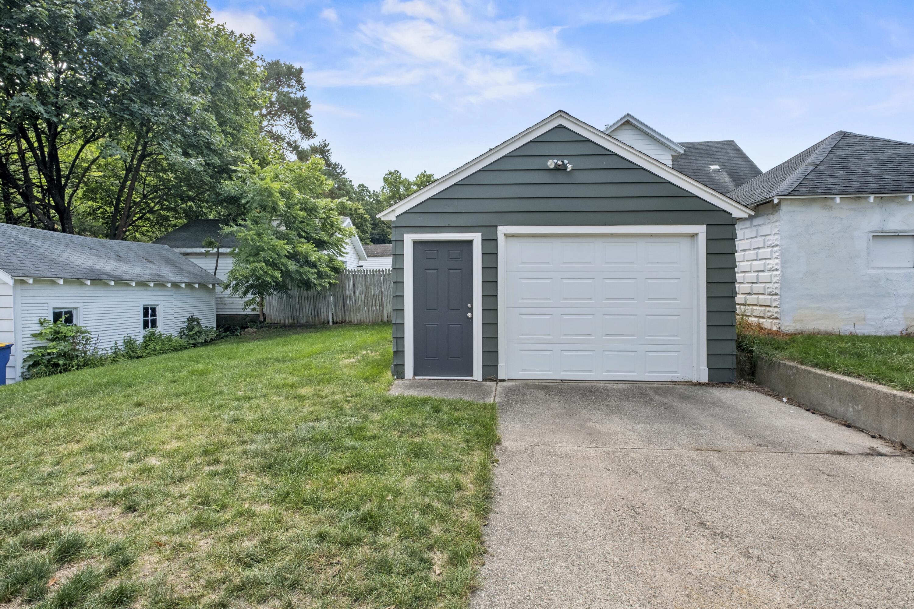 1462 Walker Avenue NW Grand Rapids MI 49504