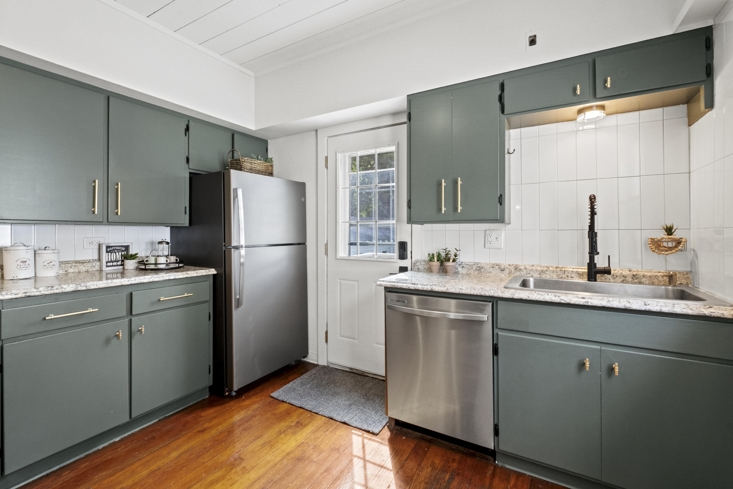 1462 Walker Avenue NW Grand Rapids MI 49504