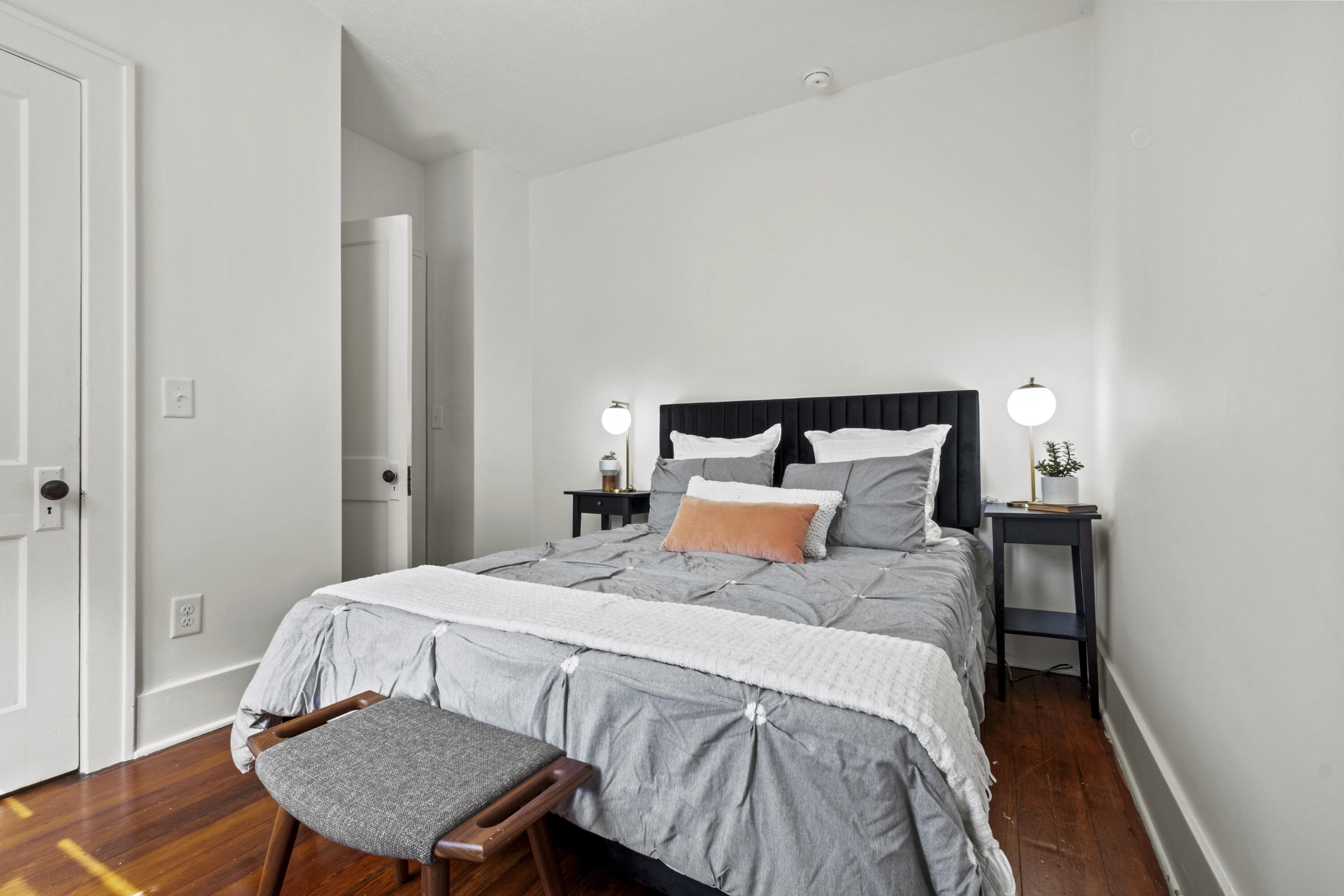 1462 Walker Avenue NW Grand Rapids MI 49504