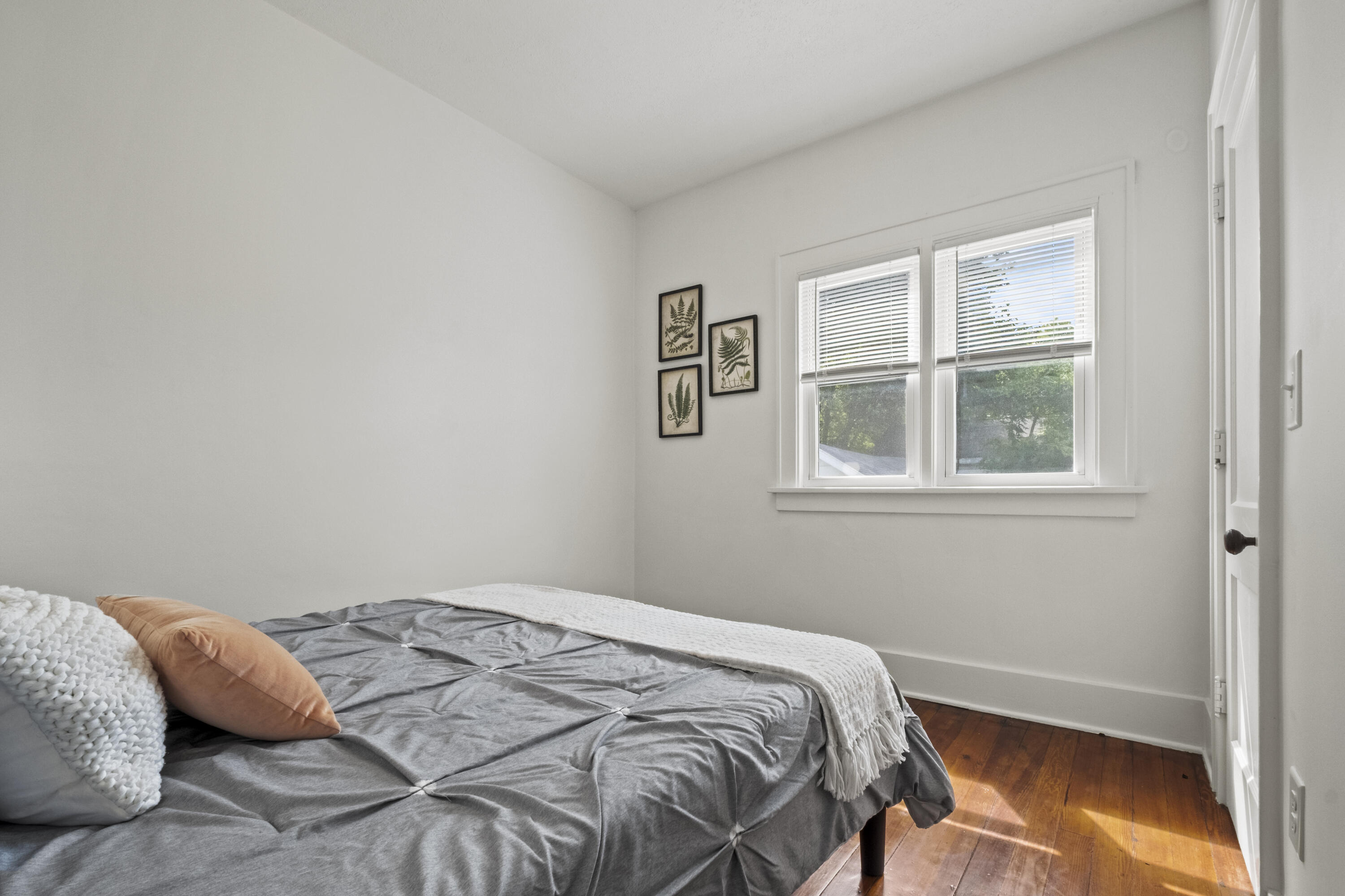 1462 Walker Avenue NW Grand Rapids MI 49504