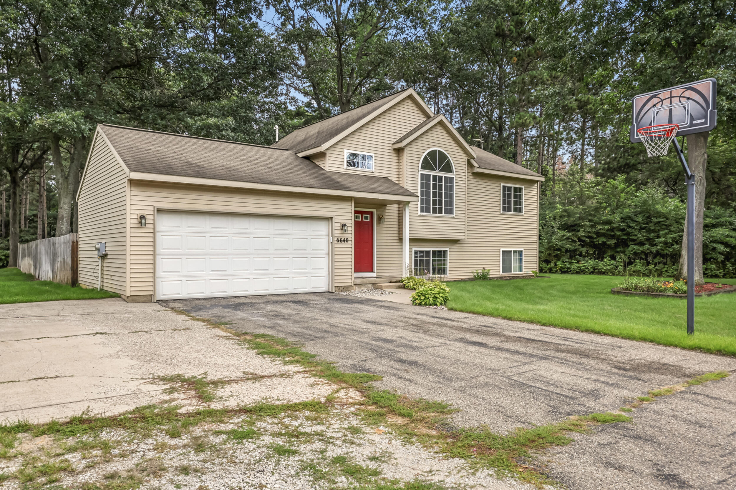 6640 Megan Court Muskegon MI 49442