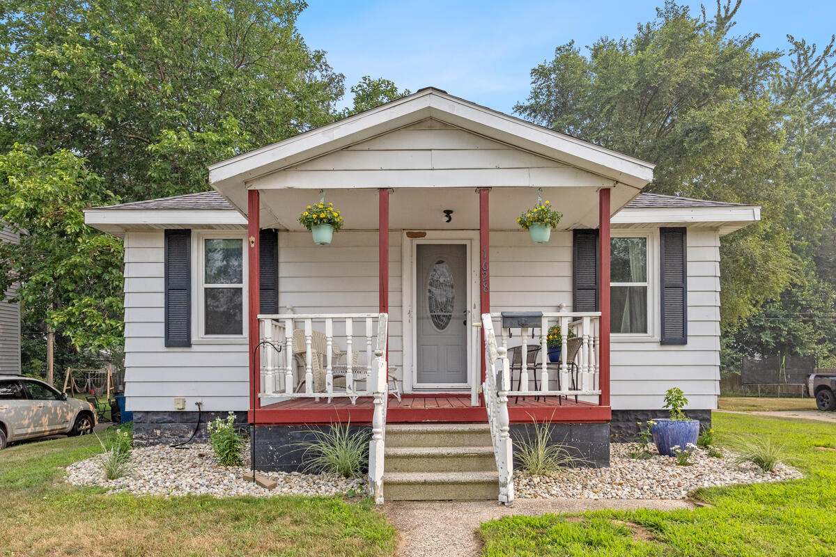 1628 Pennoyer Avenue Grand Haven MI 49417