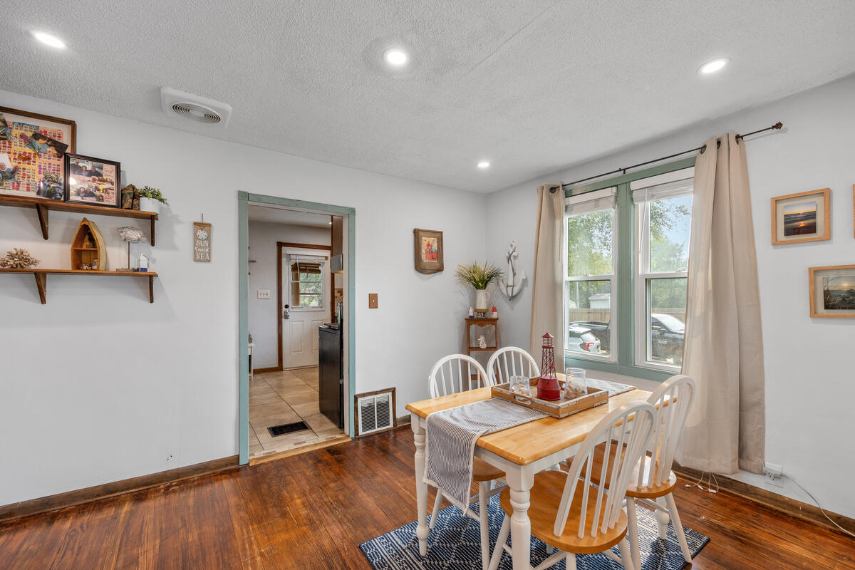 1628 Pennoyer Avenue Grand Haven MI 49417