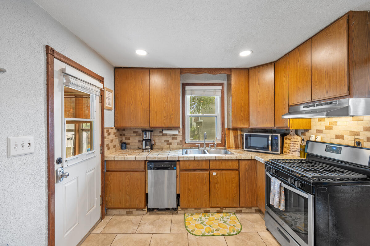 1628 Pennoyer Avenue Grand Haven MI 49417