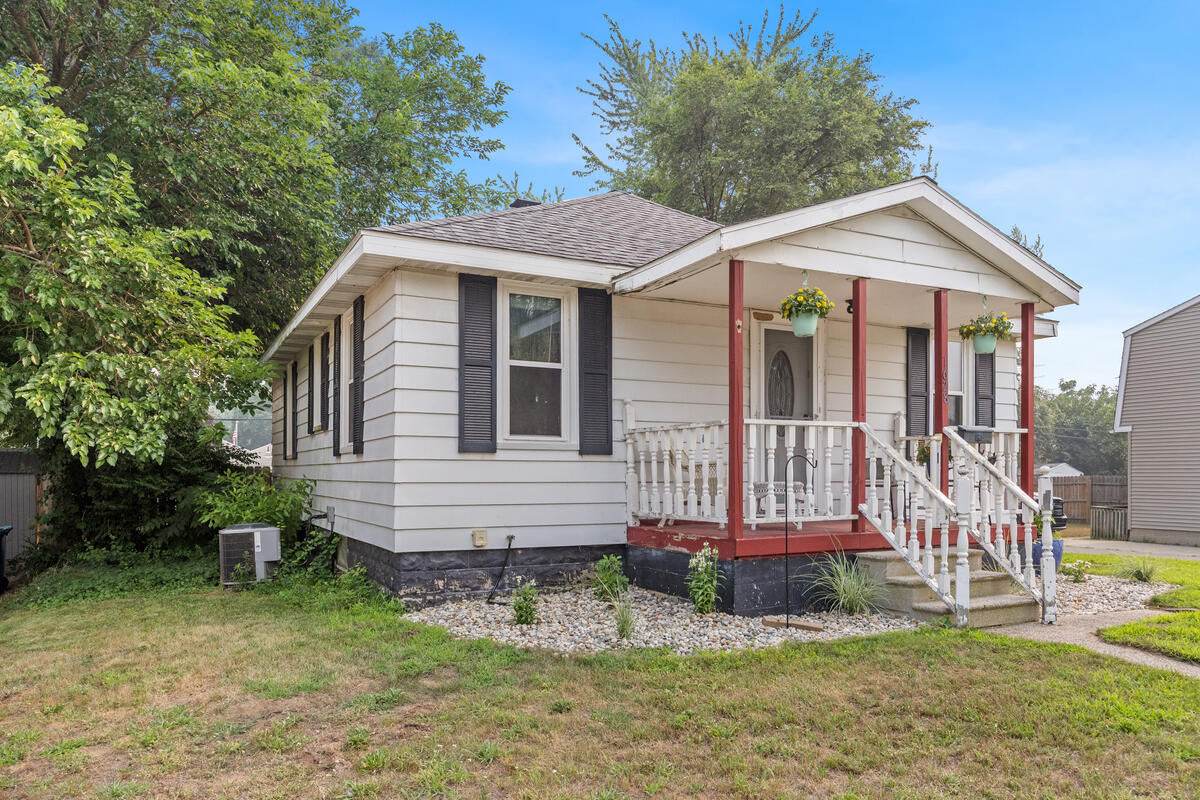 1628 Pennoyer Avenue Grand Haven MI 49417