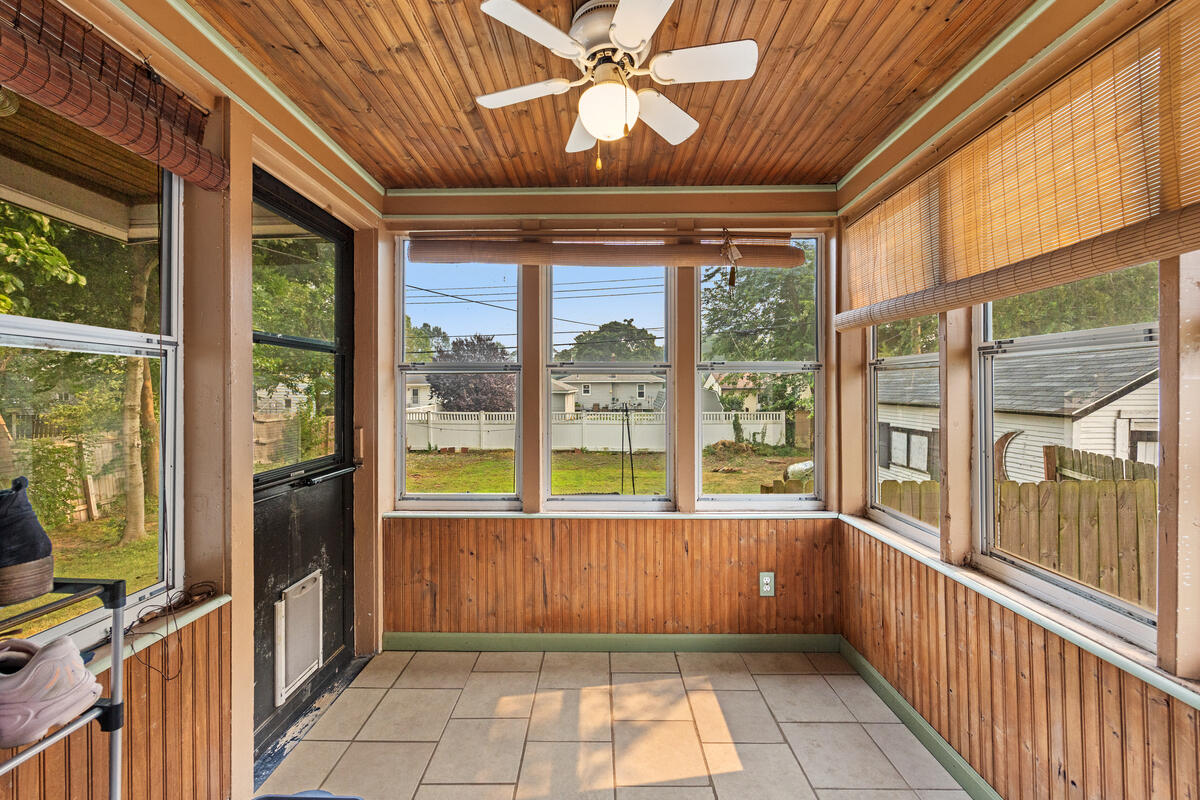 1628 Pennoyer Avenue Grand Haven MI 49417