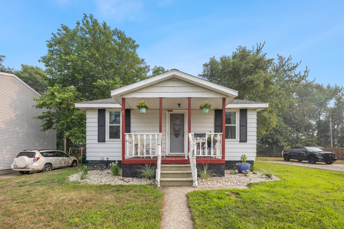 1628 Pennoyer Avenue Grand Haven MI 49417