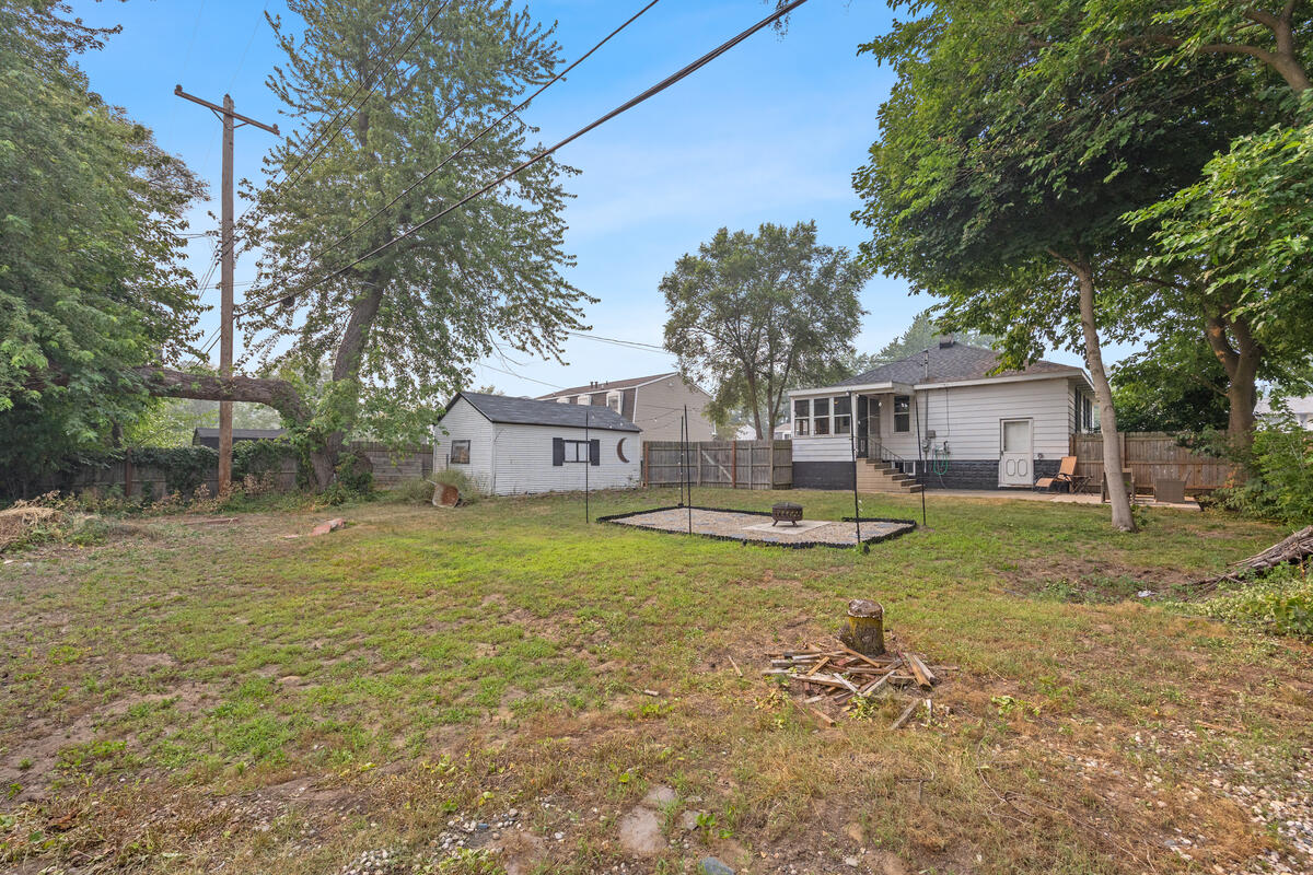 1628 Pennoyer Avenue Grand Haven MI 49417