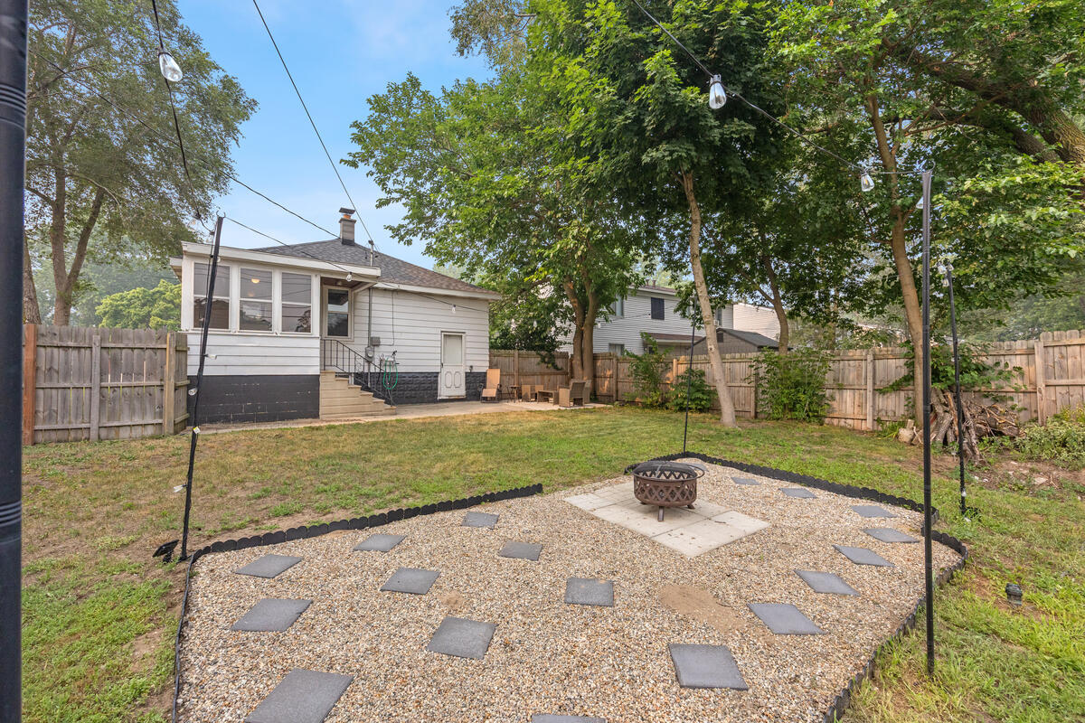 1628 Pennoyer Avenue Grand Haven MI 49417
