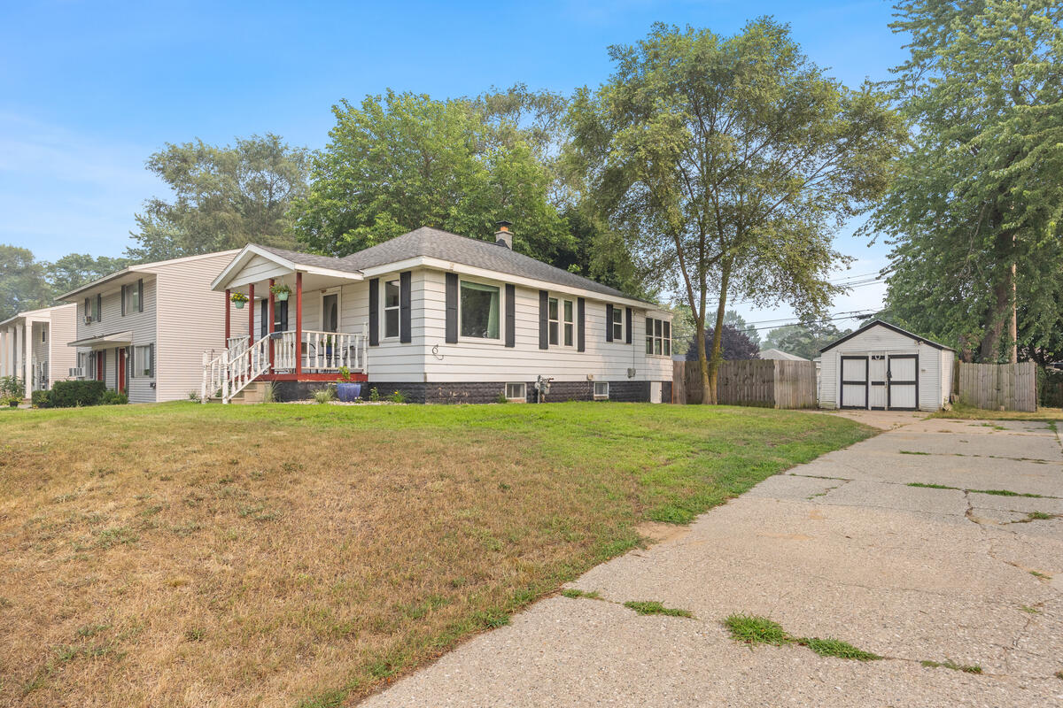 1628 Pennoyer Avenue Grand Haven MI 49417