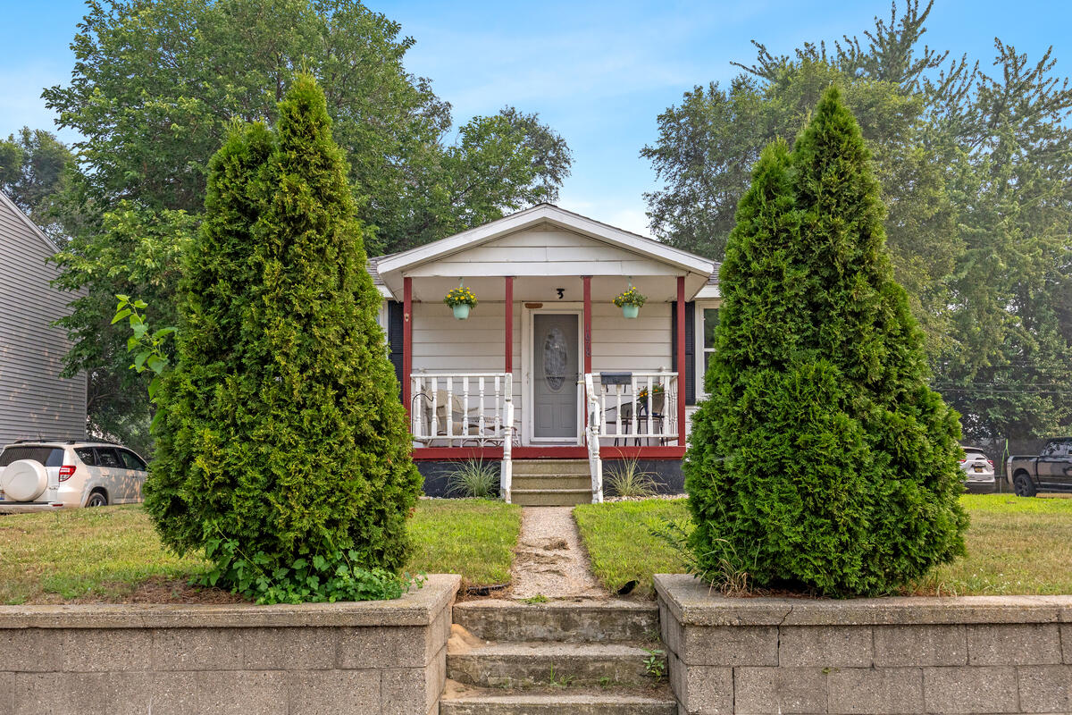 1628 Pennoyer Avenue Grand Haven MI 49417