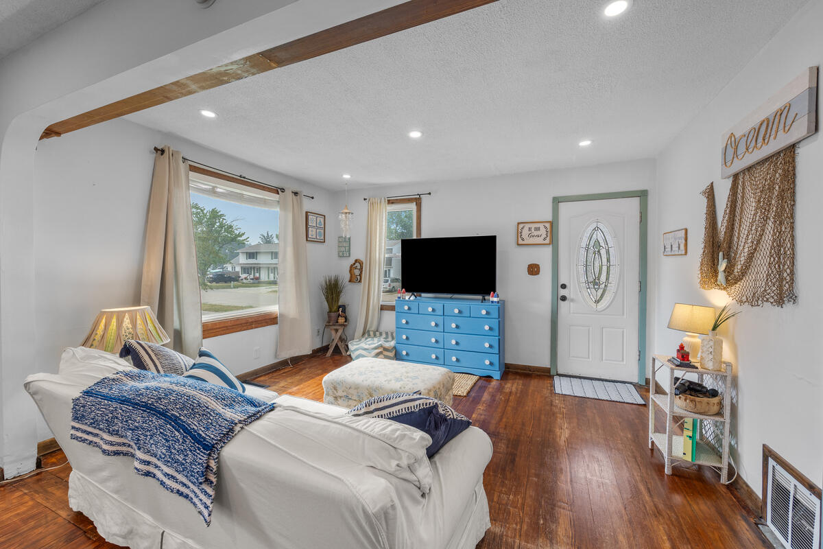 1628 Pennoyer Avenue Grand Haven MI 49417