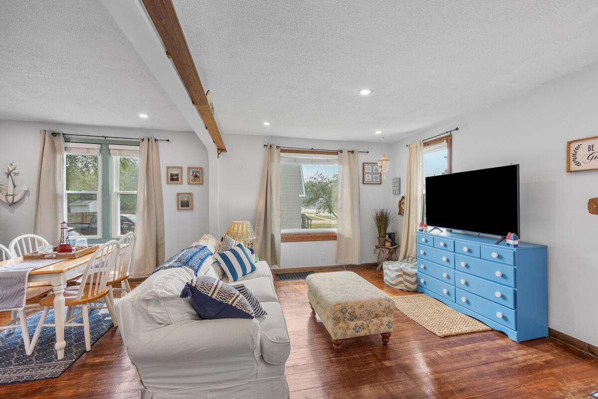 1628 Pennoyer Avenue Grand Haven MI 49417
