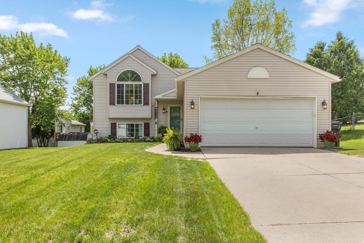 138 Rollingwood Drive Rockford MI 49341