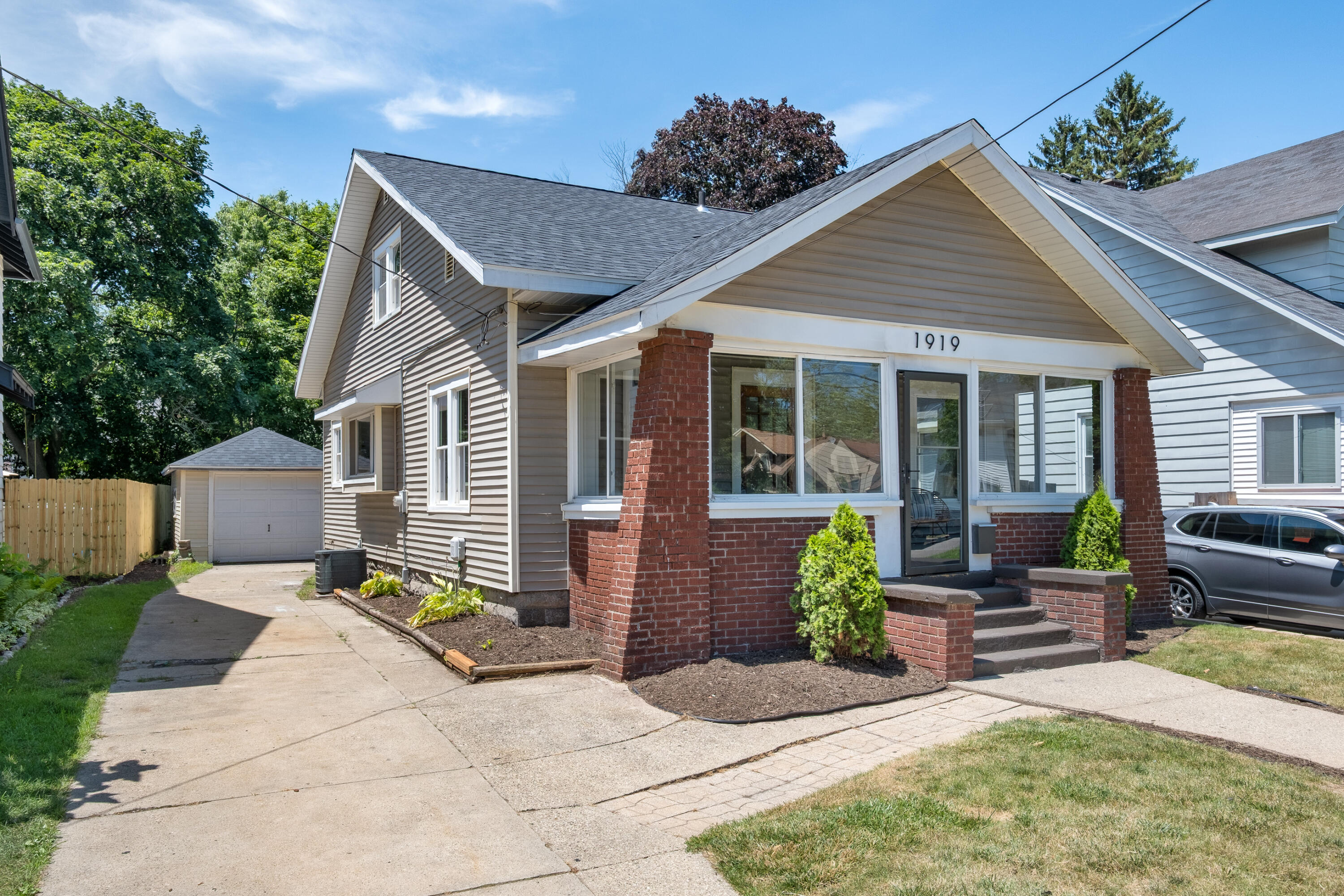 1919 Lafayette Avenue SE Grand Rapids MI 49507