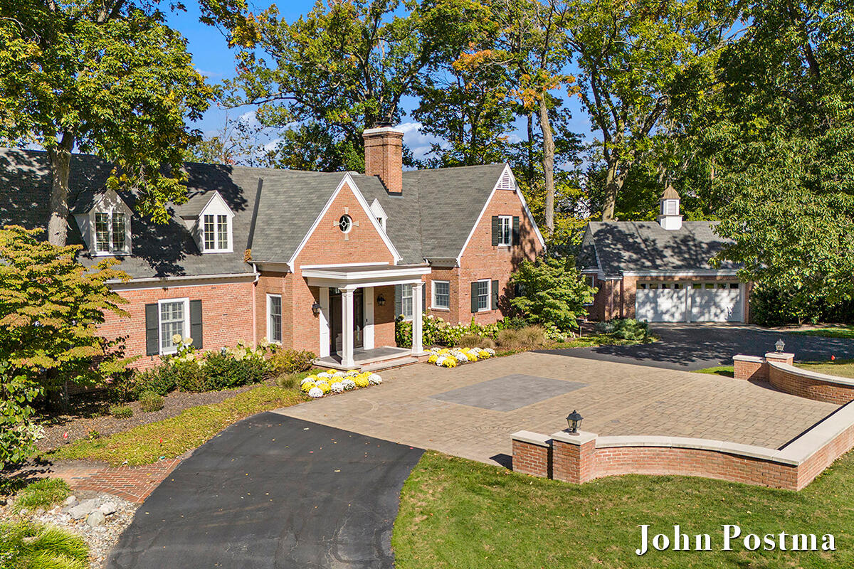 2929 Bonnell Avenue SE East Grand Rapids MI 49506