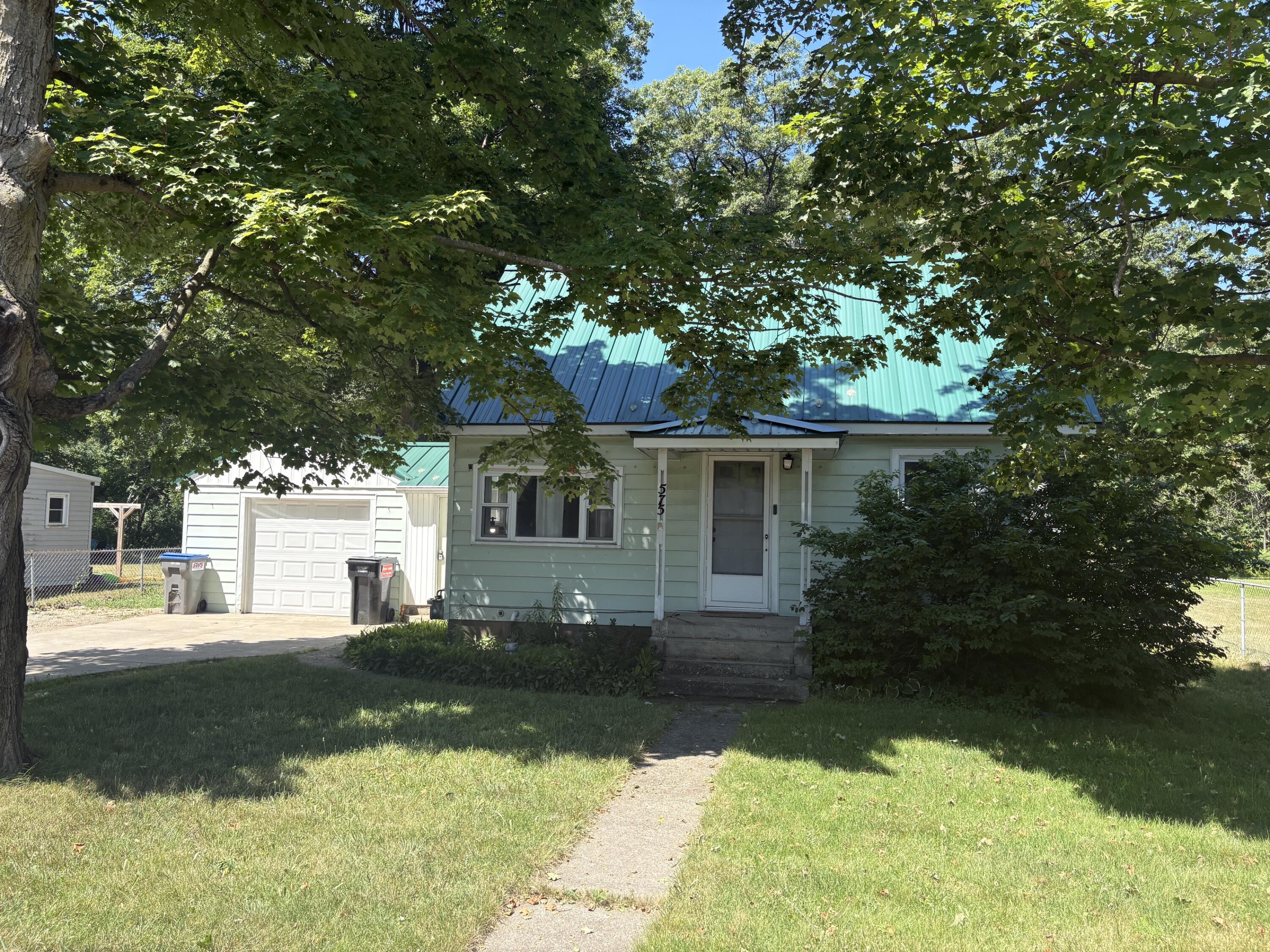 575 S Wolf Lake Road Muskegon MI 49442