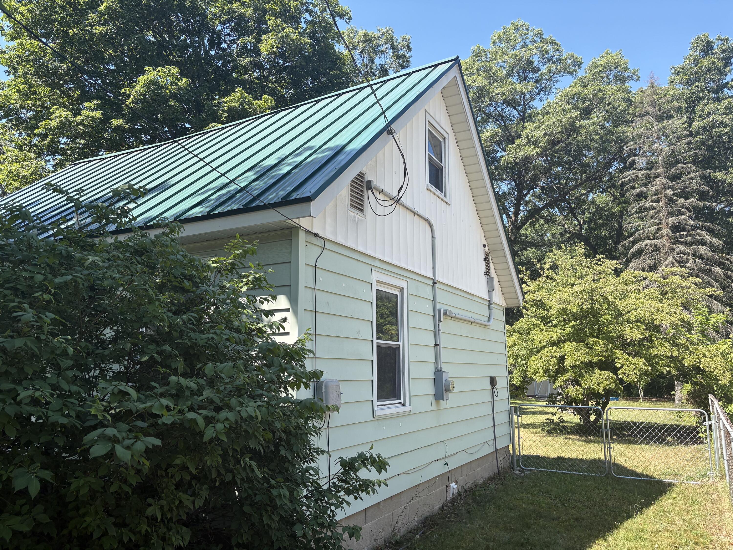 575 S Wolf Lake Road Muskegon MI 49442