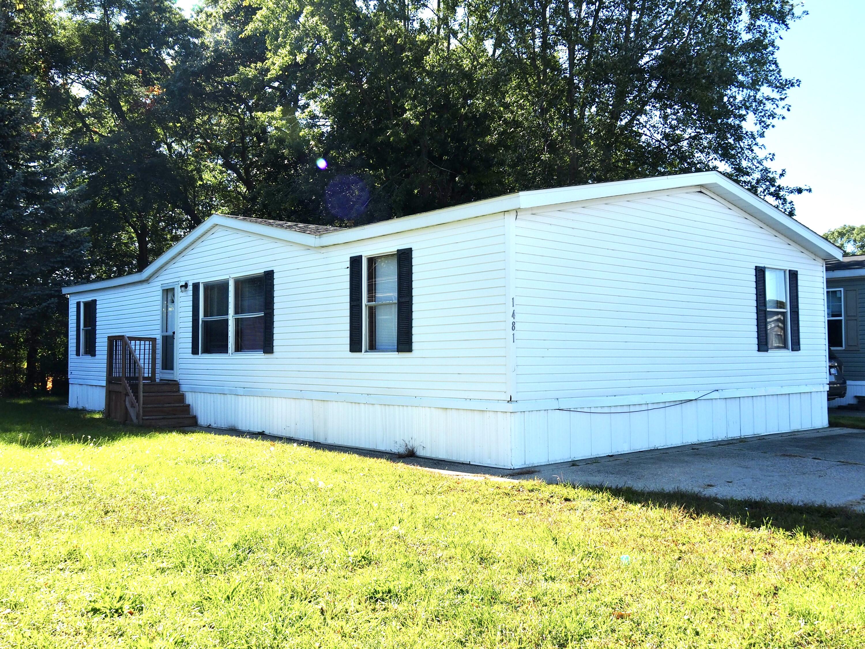 1481 Kenora Street Norton Shores MI 49444