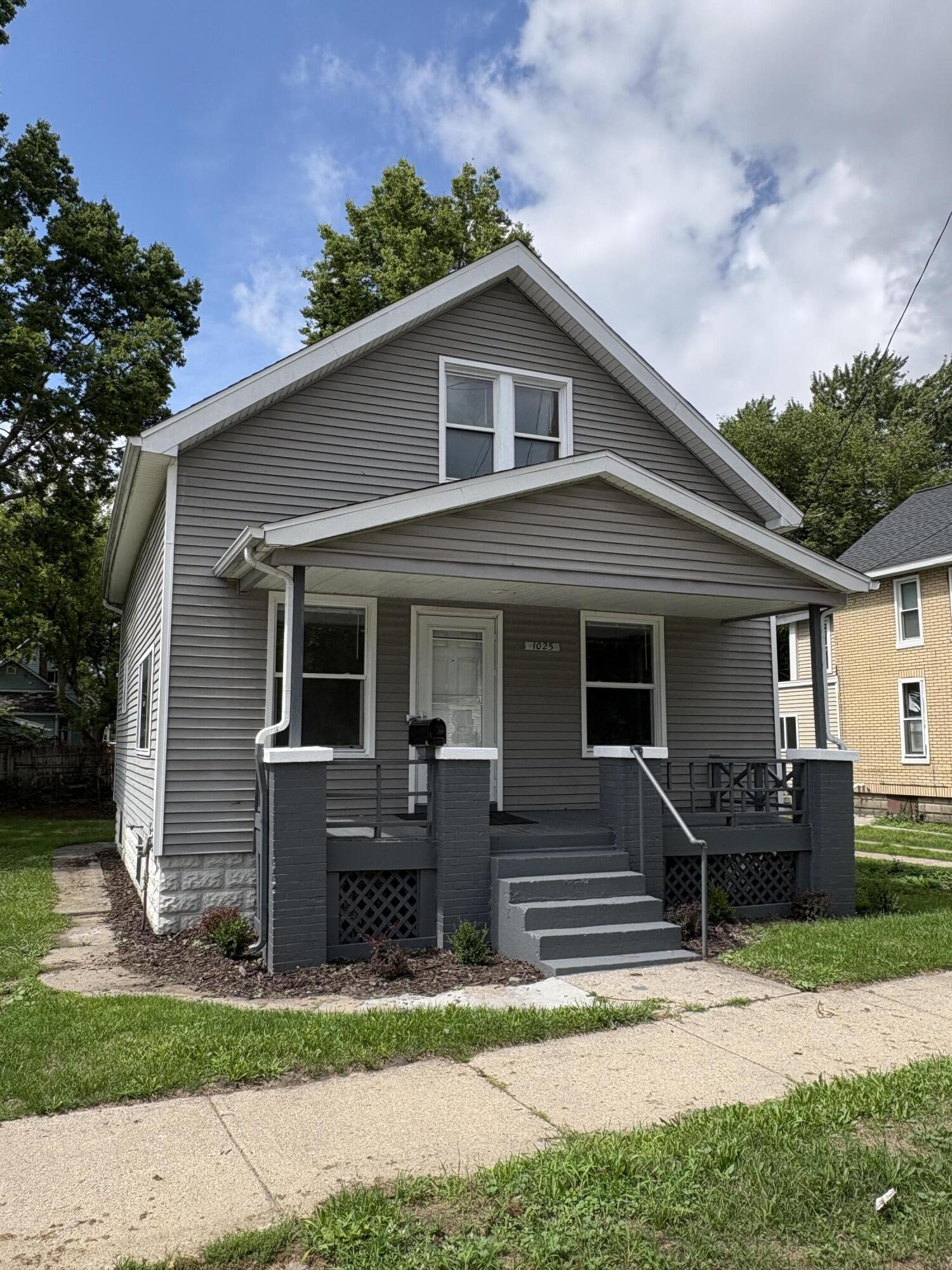 1025 Hamilton Avenue NW Grand Rapids MI 49504