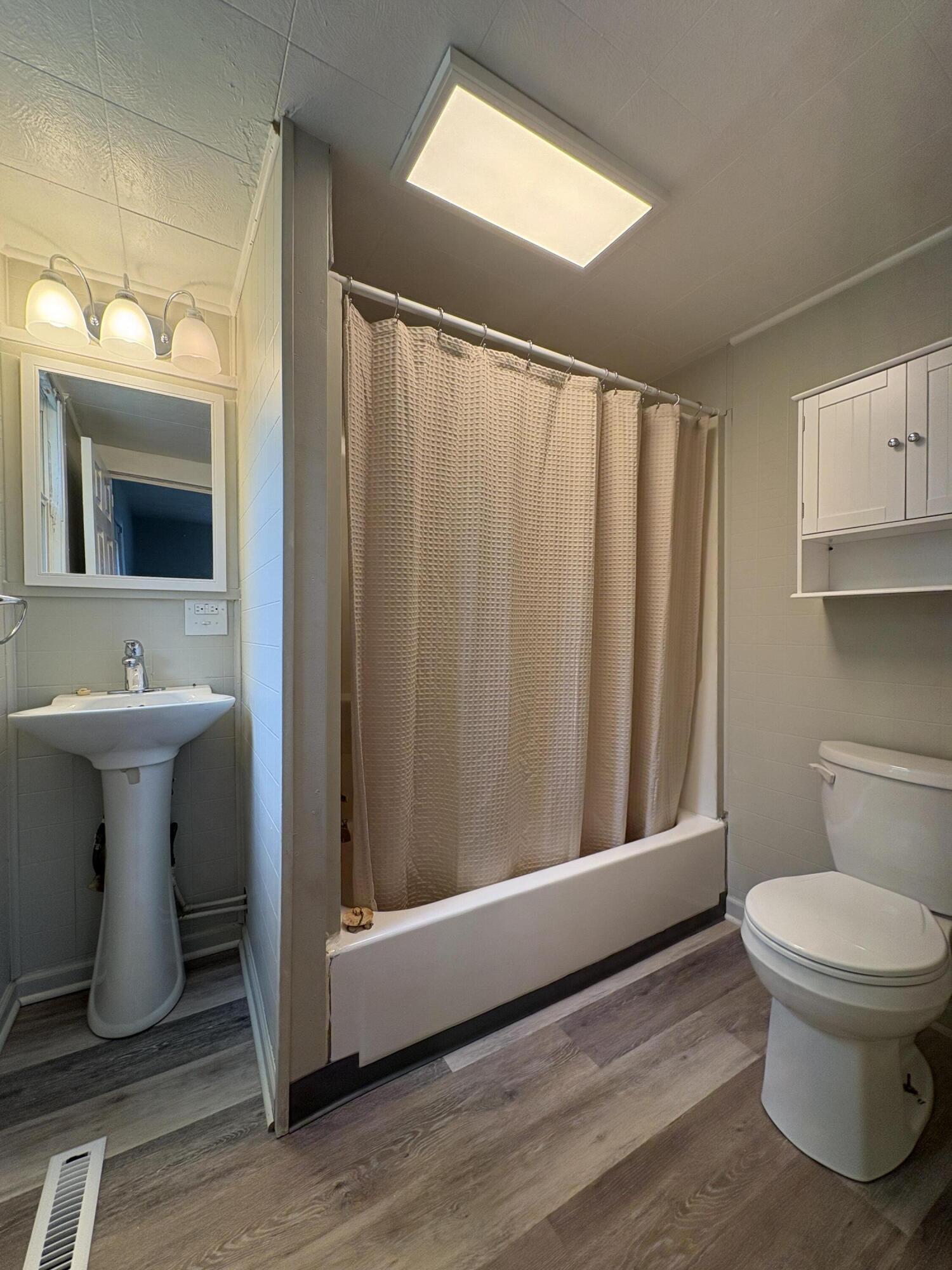 1025 Hamilton Avenue NW Grand Rapids MI 49504