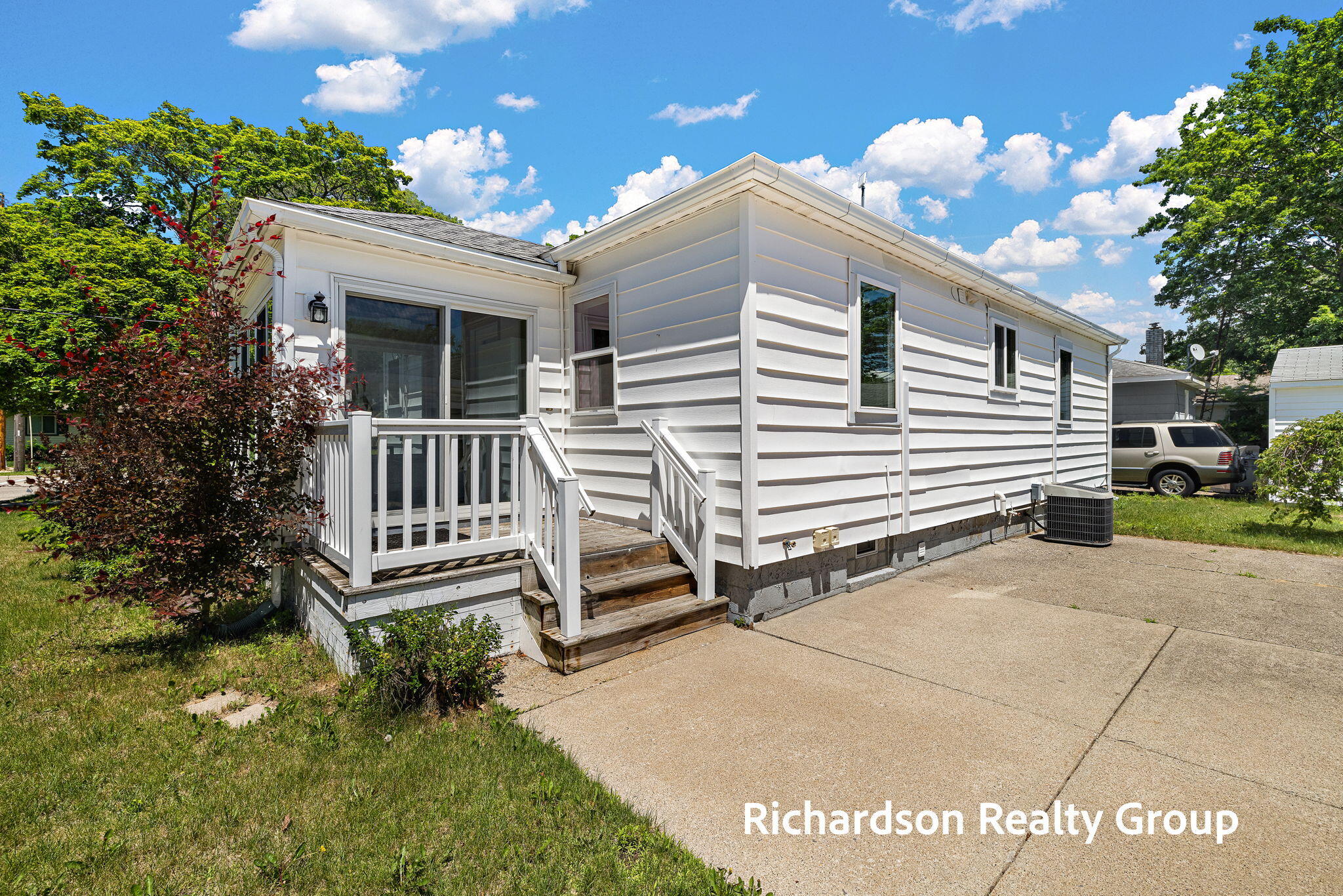 1702 Waverly Avenue Grand Haven MI 49417
