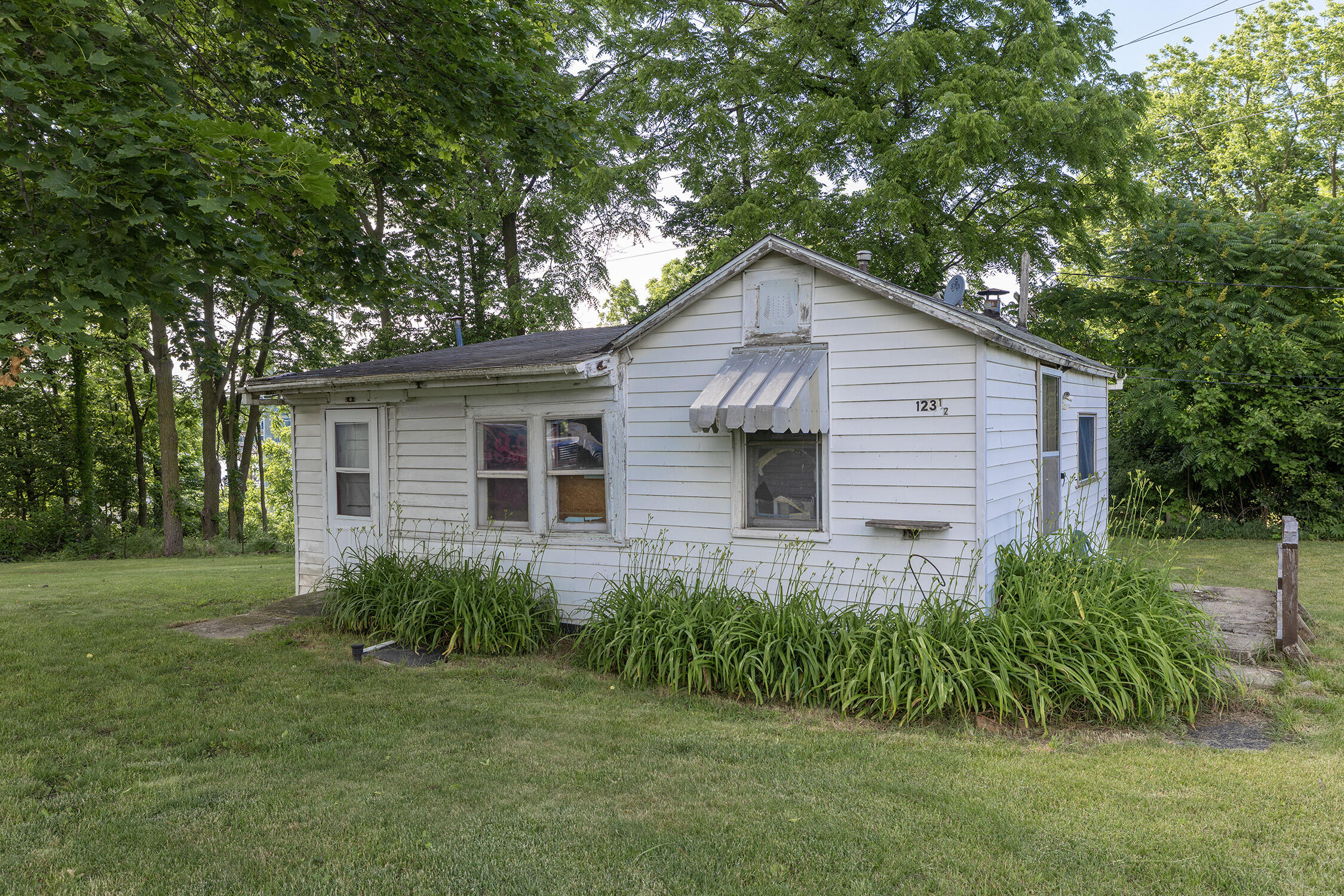 123 Hilltop Lane Cassopolis MI 49031