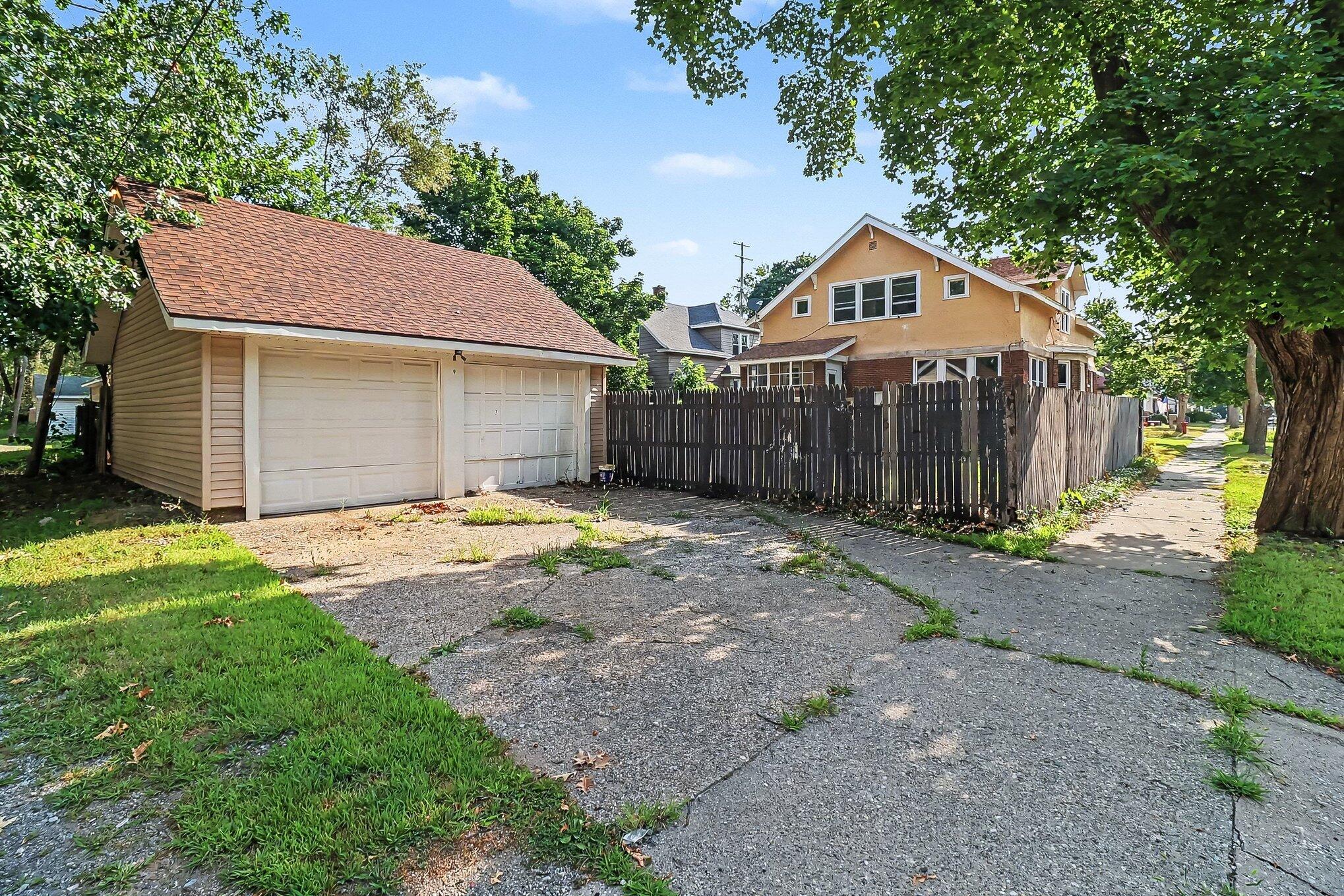 1607 6th Street Muskegon MI 49441