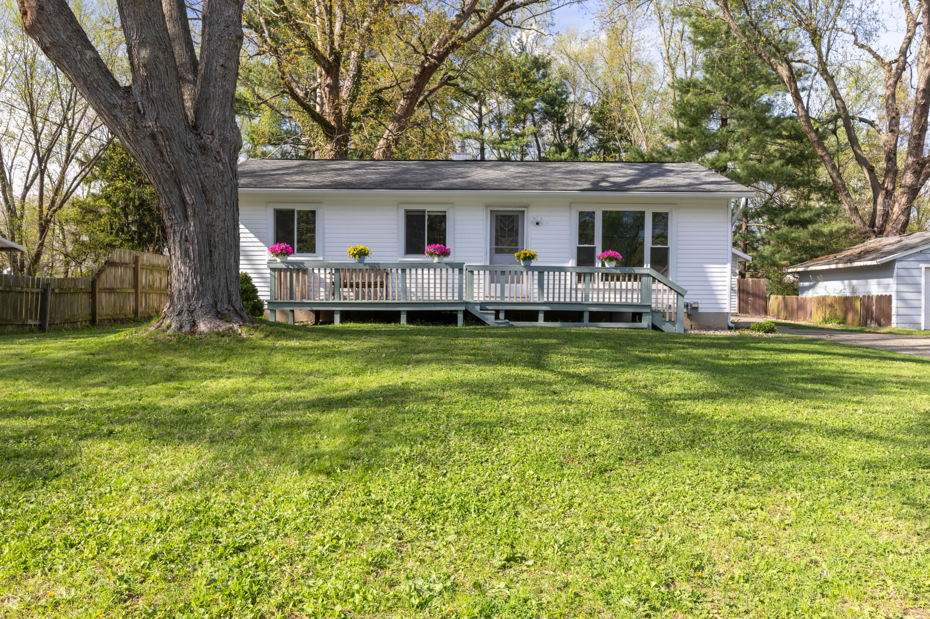 2831 Briarwood Drive Kalamazoo MI 49004