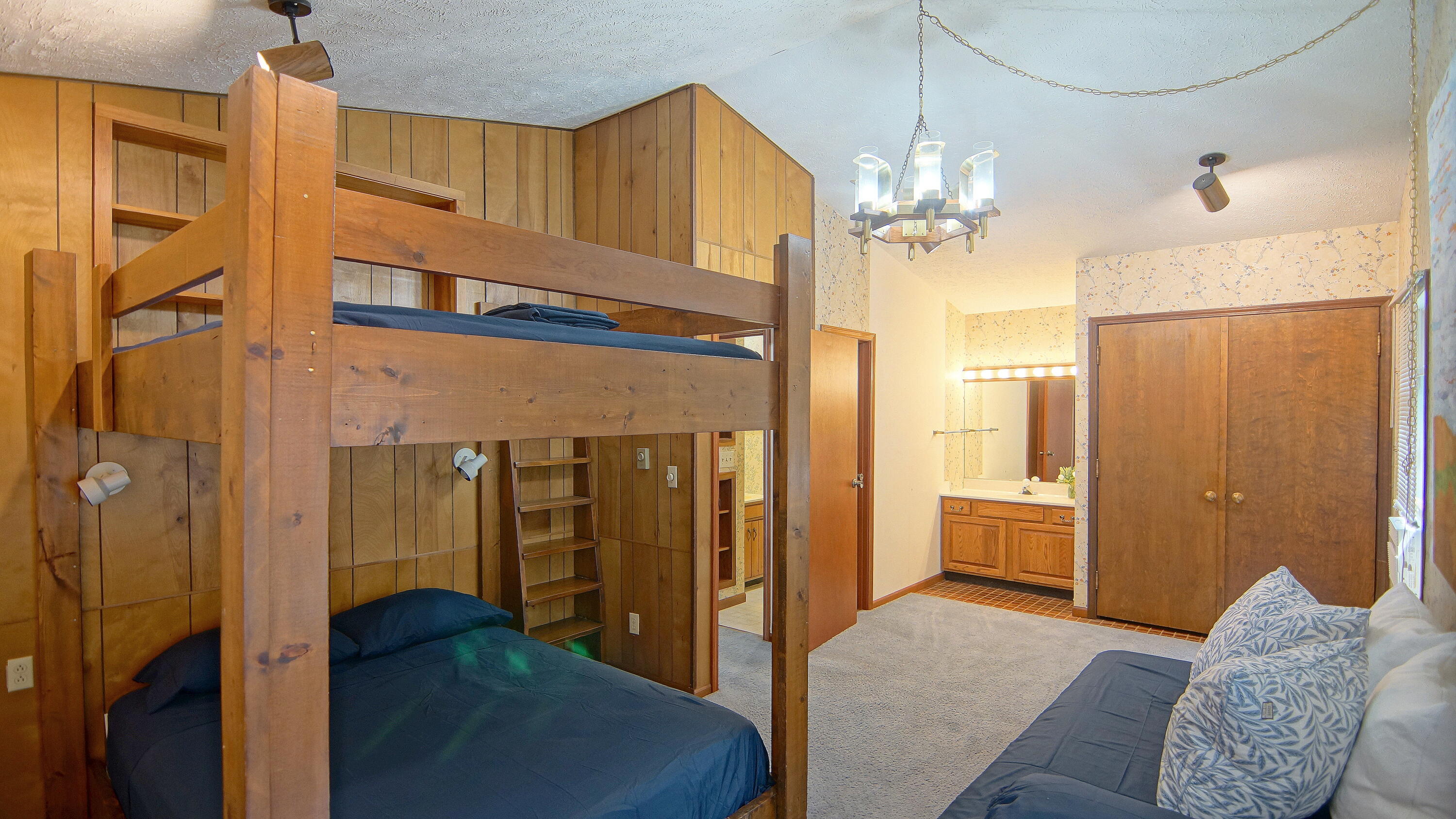 10749 Kings Lane Berrien Springs MI 49103