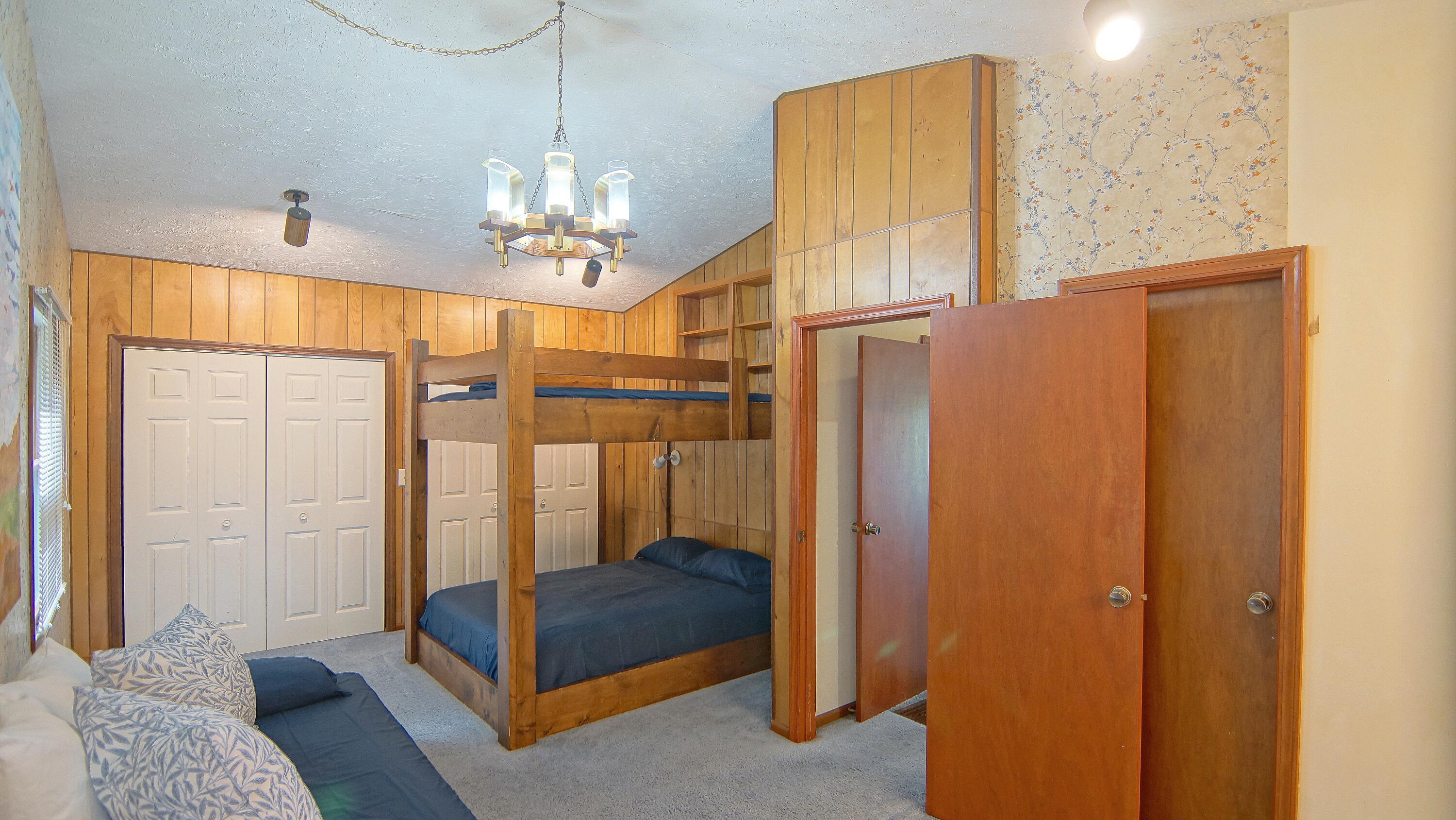 10749 Kings Lane Berrien Springs MI 49103