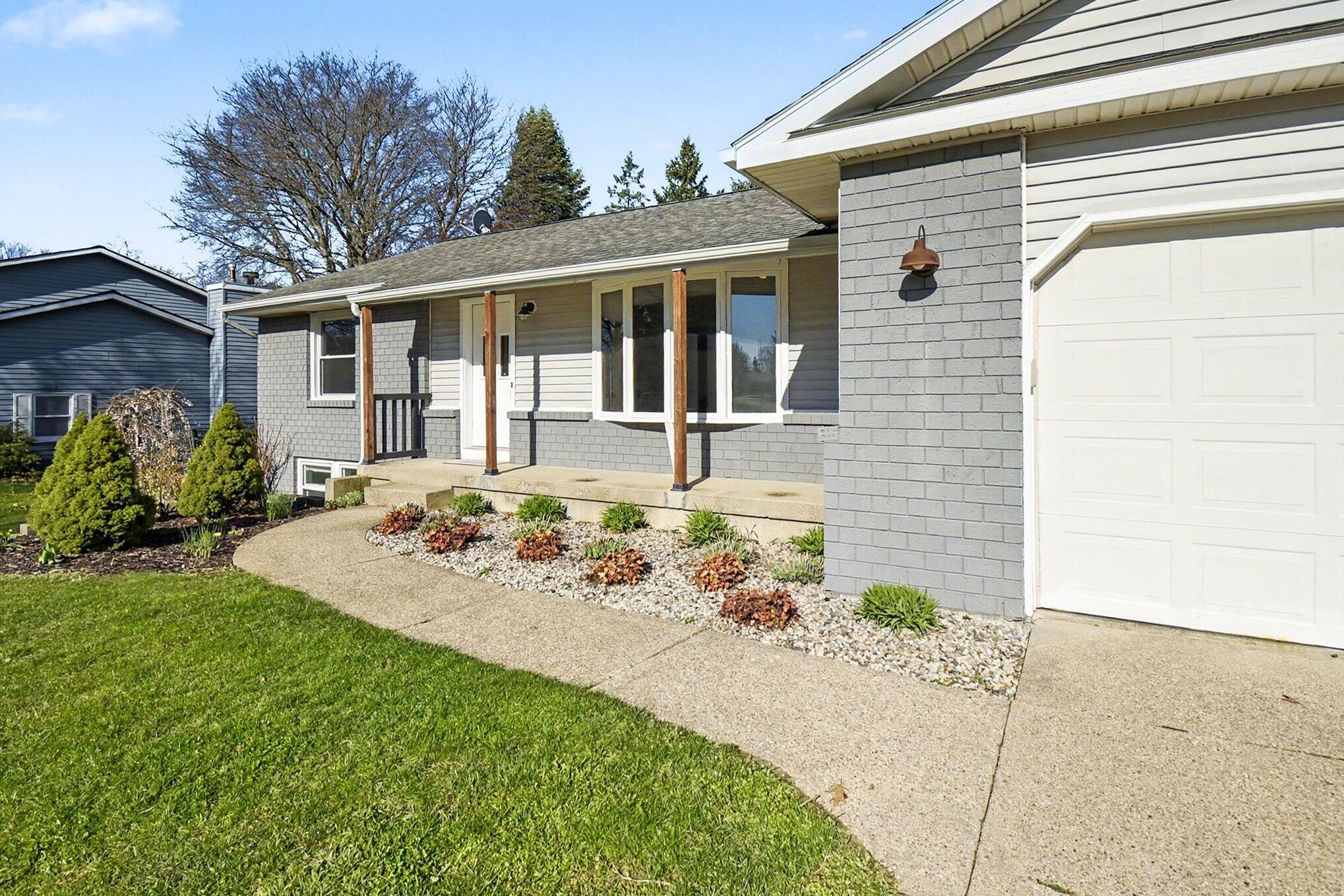 6593 Crownpointe Drive SW Byron Center MI 49315