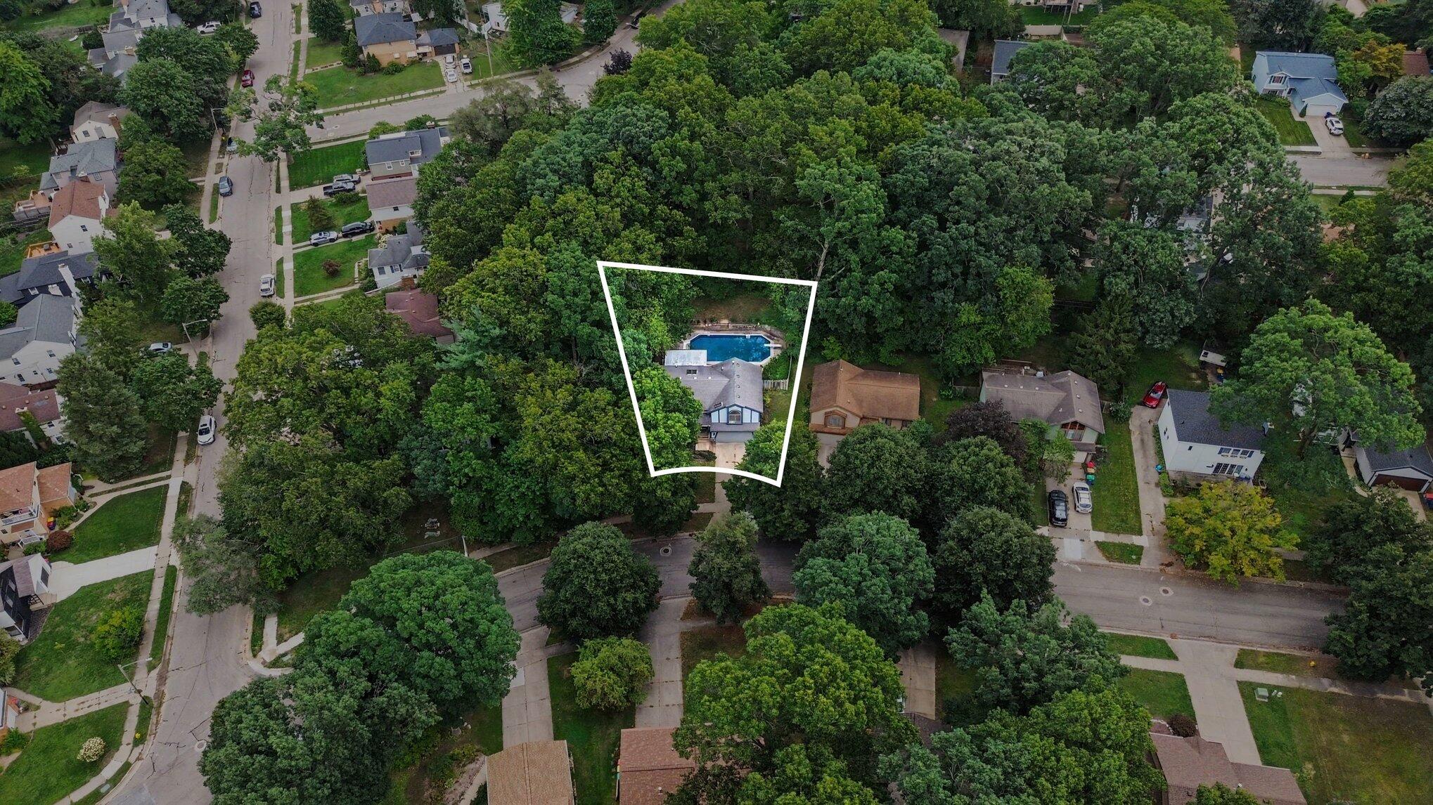 1312 Gladstone Drive SE Grand Rapids MI 49506