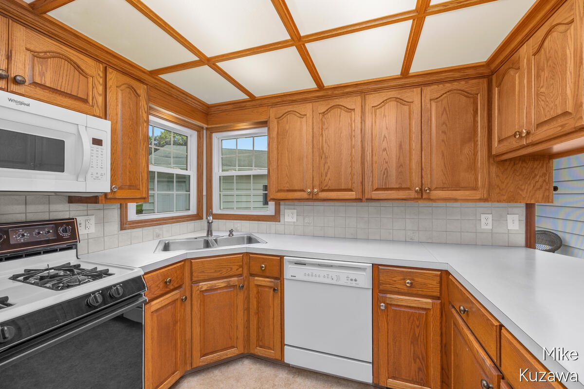 1711 Country Club Drive NE Grand Rapids MI 49505