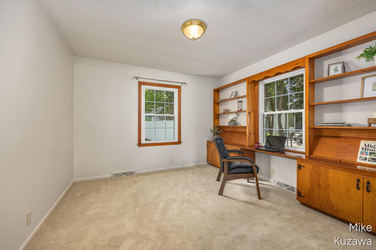 1711 Country Club Drive NE Grand Rapids MI 49505