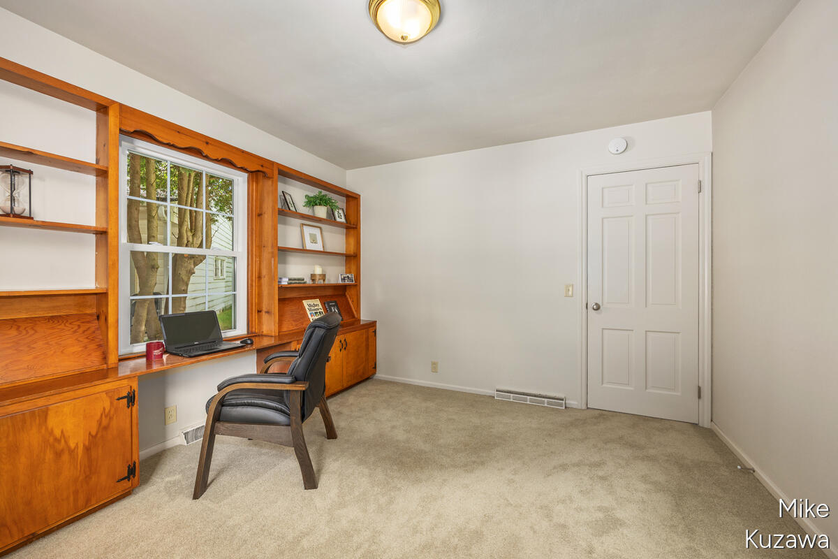 1711 Country Club Drive NE Grand Rapids MI 49505